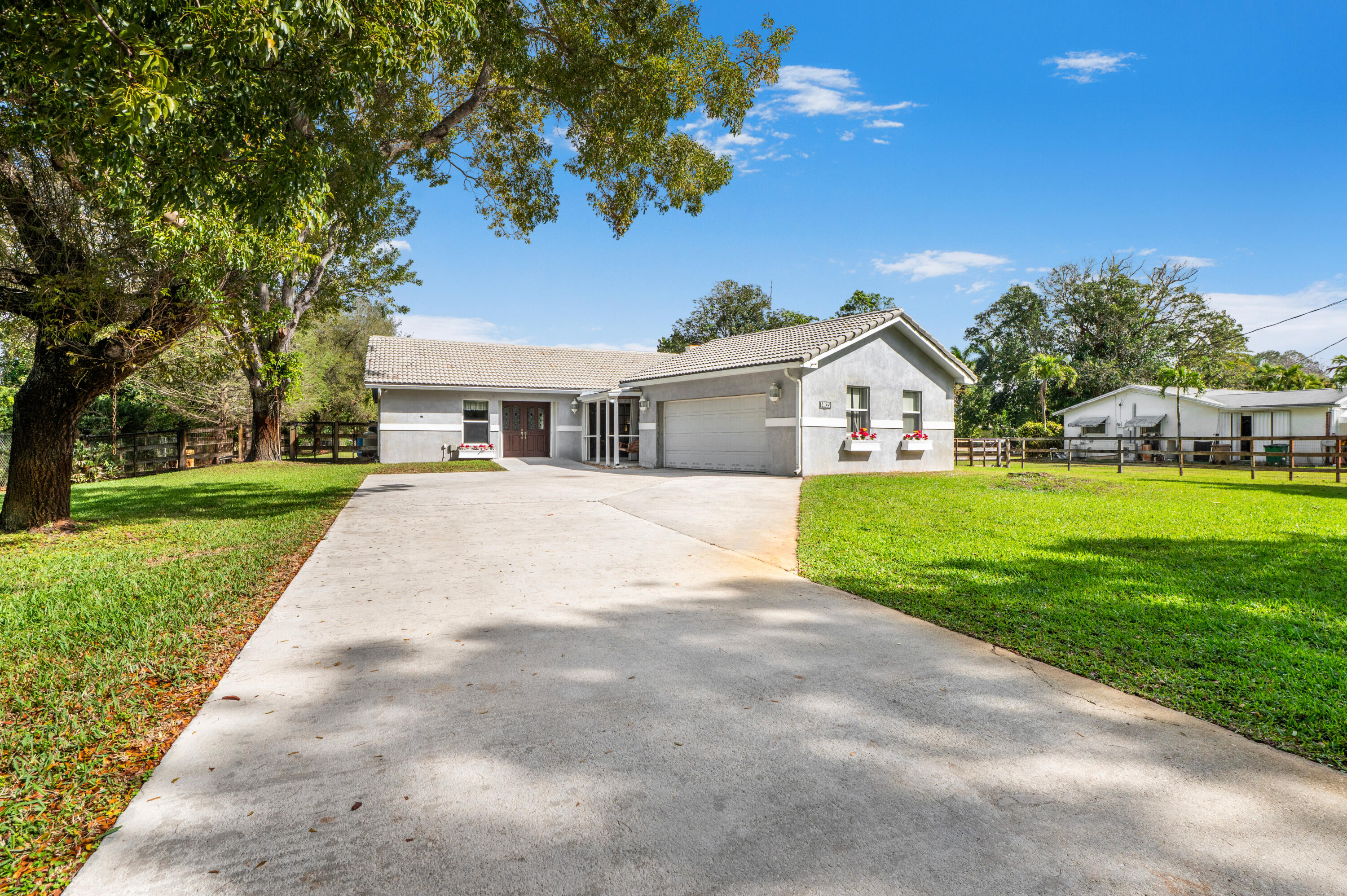 3BR – SingleFamilyResidence at 14035 SW 20th Street