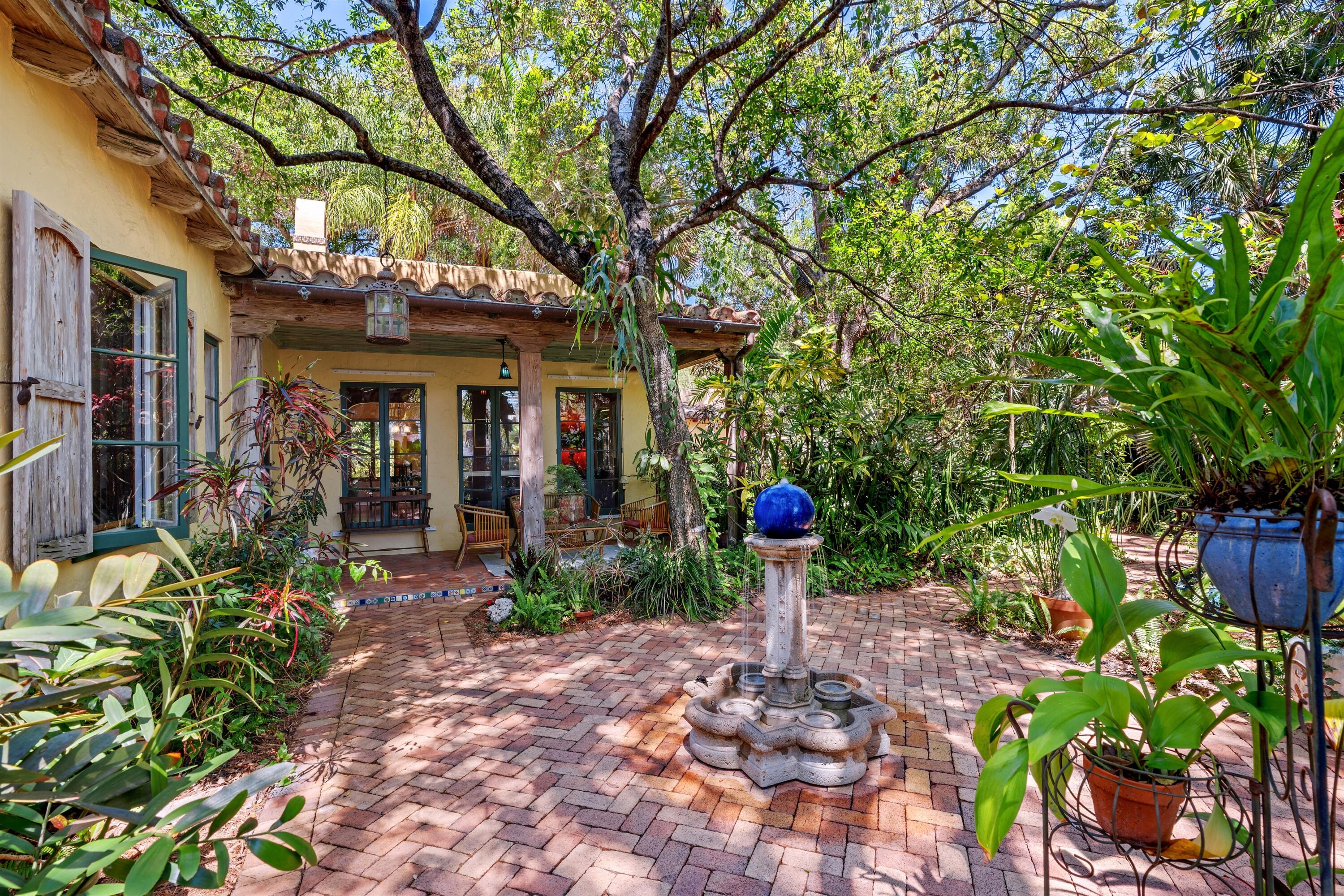 2BR – SingleFamilyResidence at 825 Alamanda Street