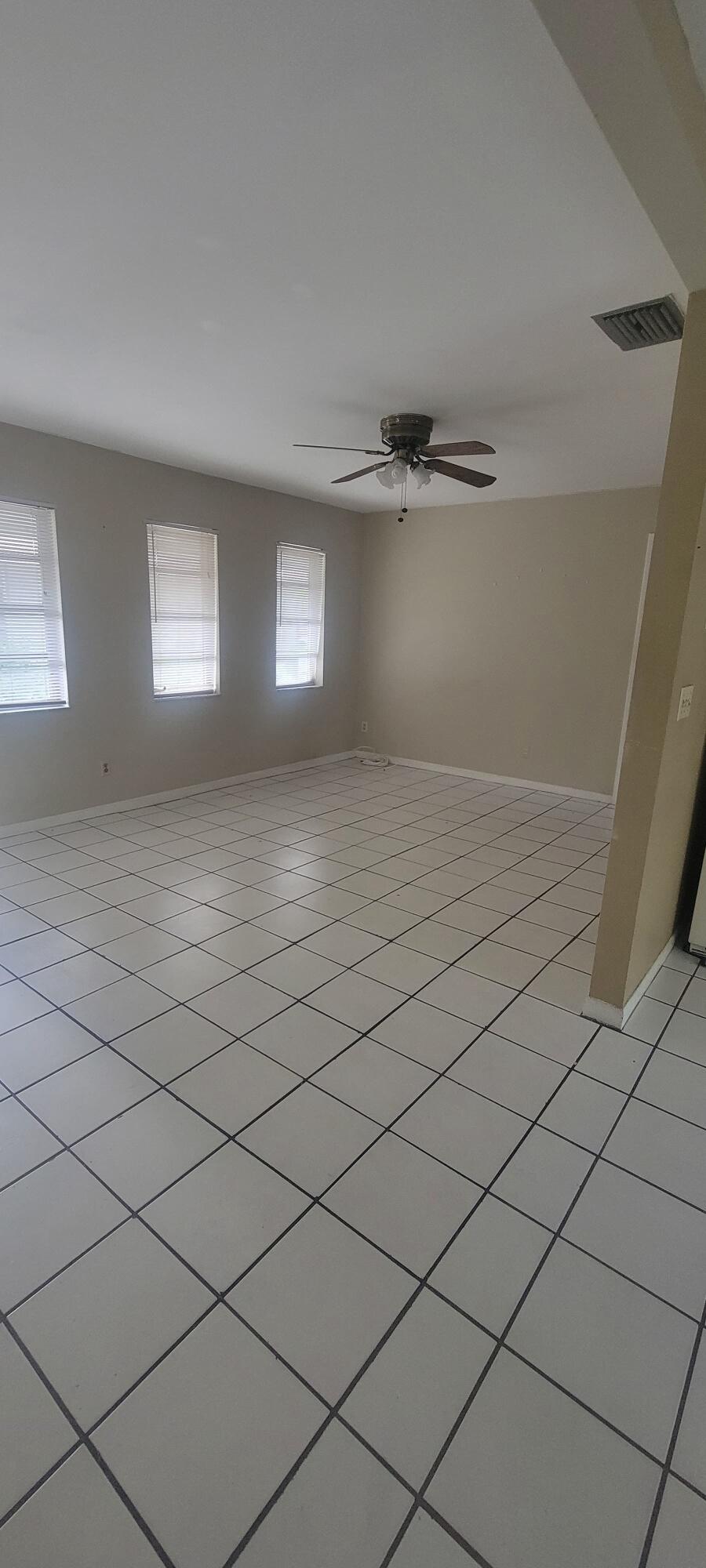 2BR – Townhouse at 5934 Taft Street