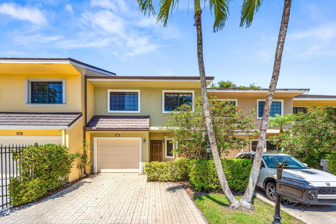 3BR – Townhouse at 5698 Santiago Circle