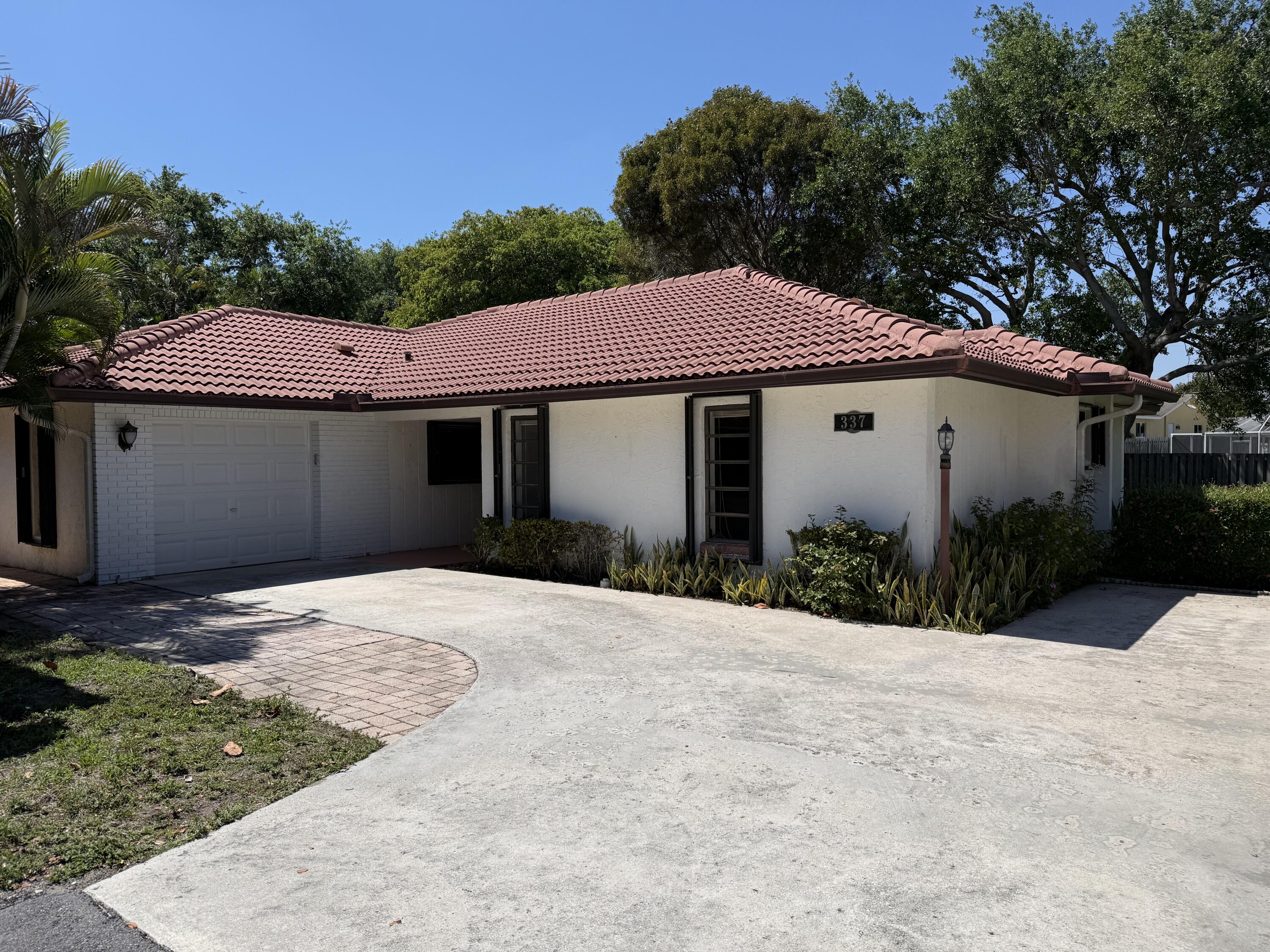 2BR – SingleFamilyResidence at 337 Knob Hill Boulevard
