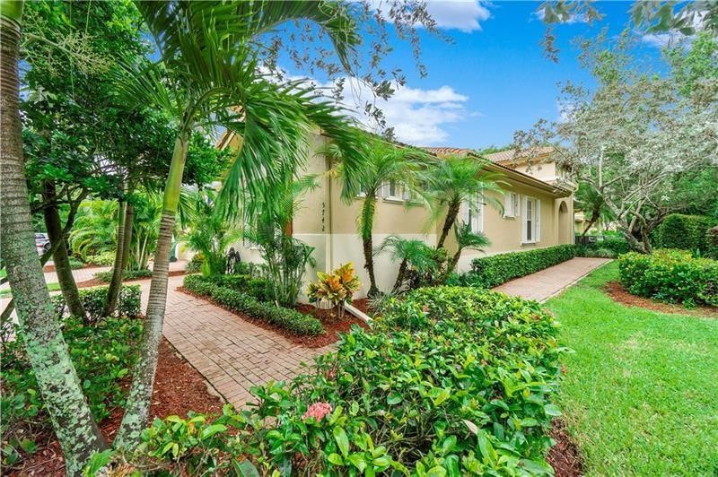 3BR – Townhouse at 5742 NW 119th Drive