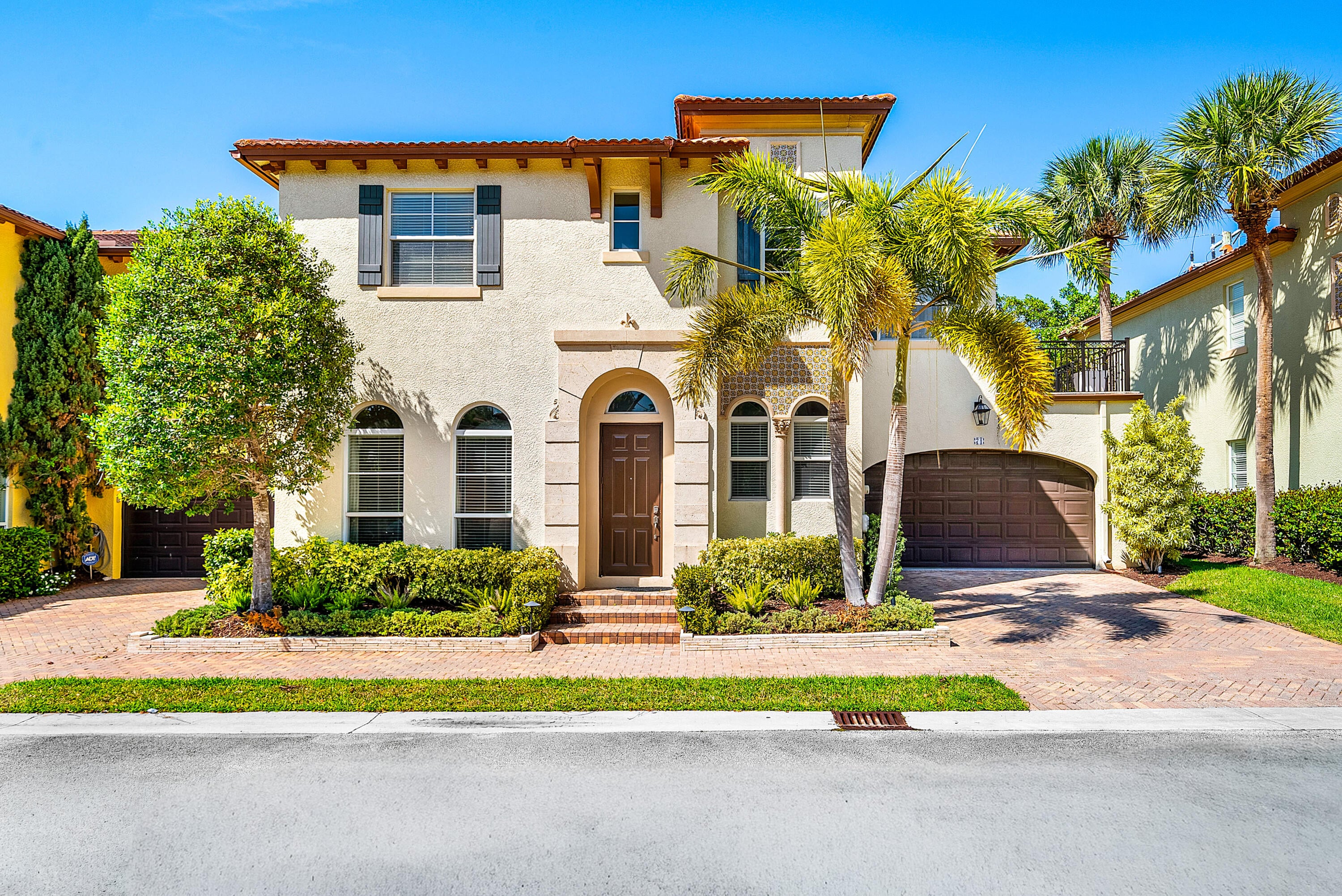 3BR – Townhouse at 71 Via Poinciana Lane