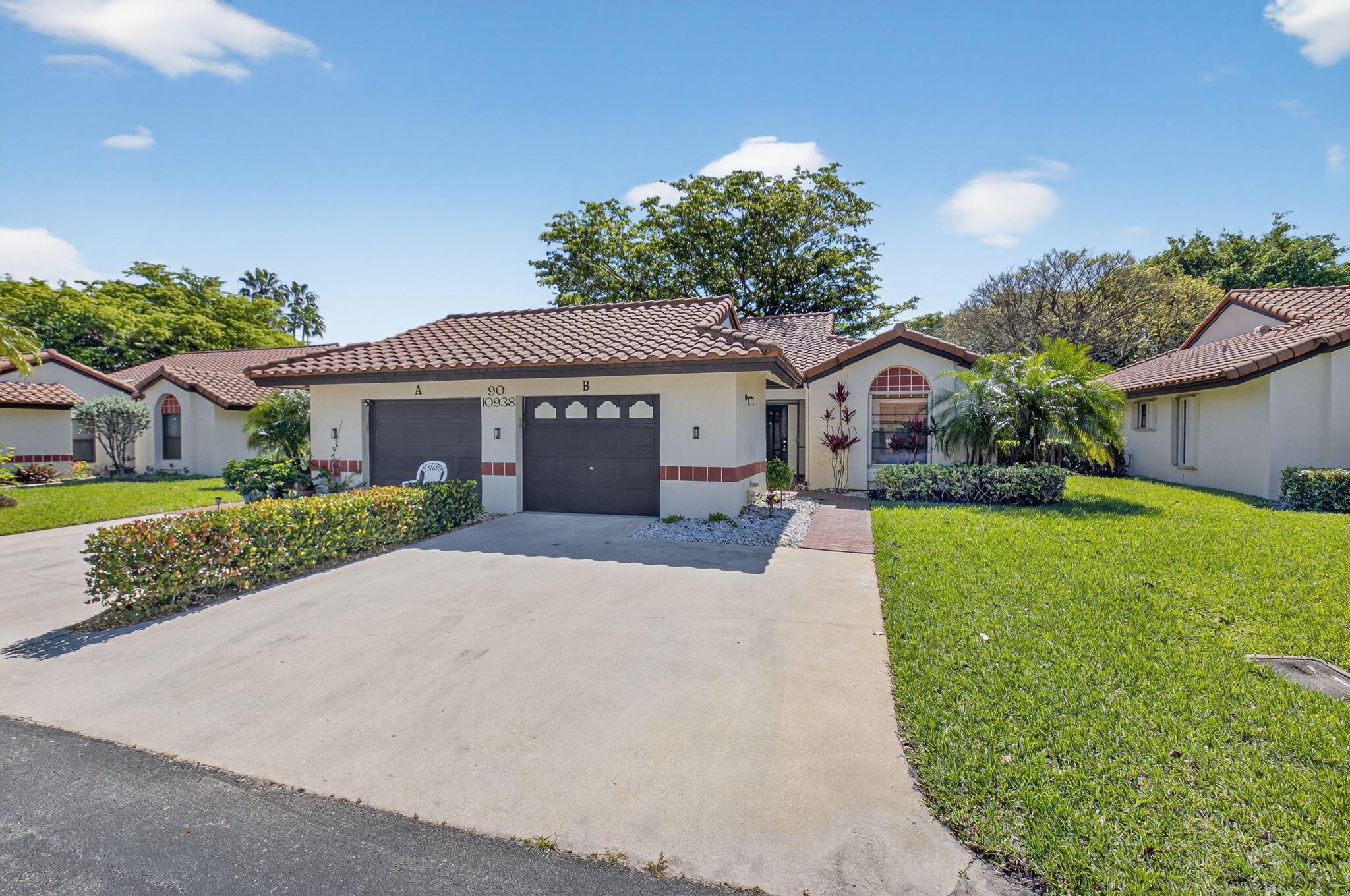 3BR – RES at 10938 Roebelini Palm Court #B