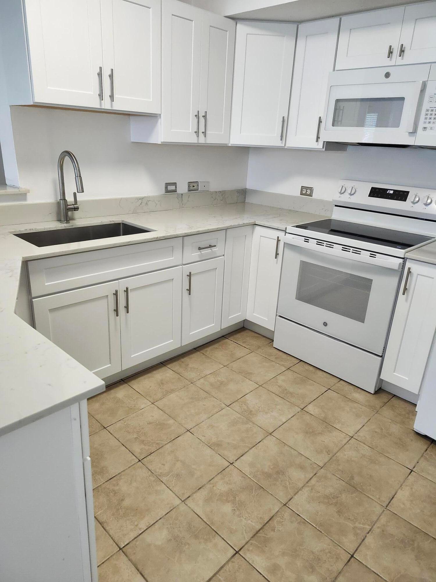 3BR – Condominium at 802 Villa Circle