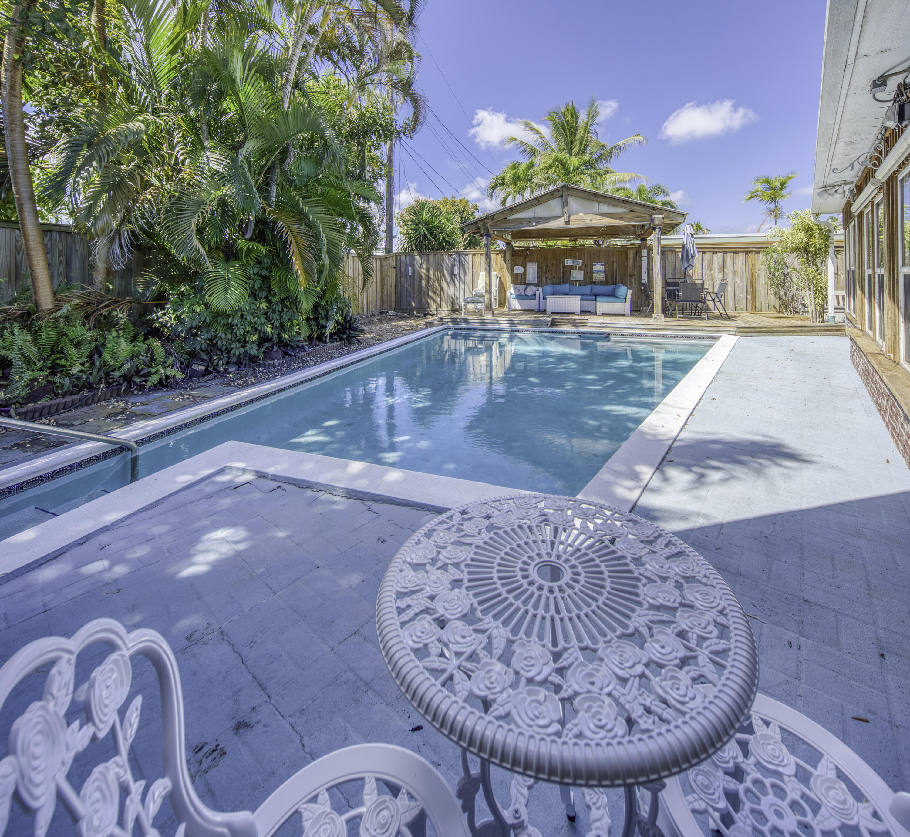 3BR – SingleFamilyResidence at 1328 Lake Victoria Drive