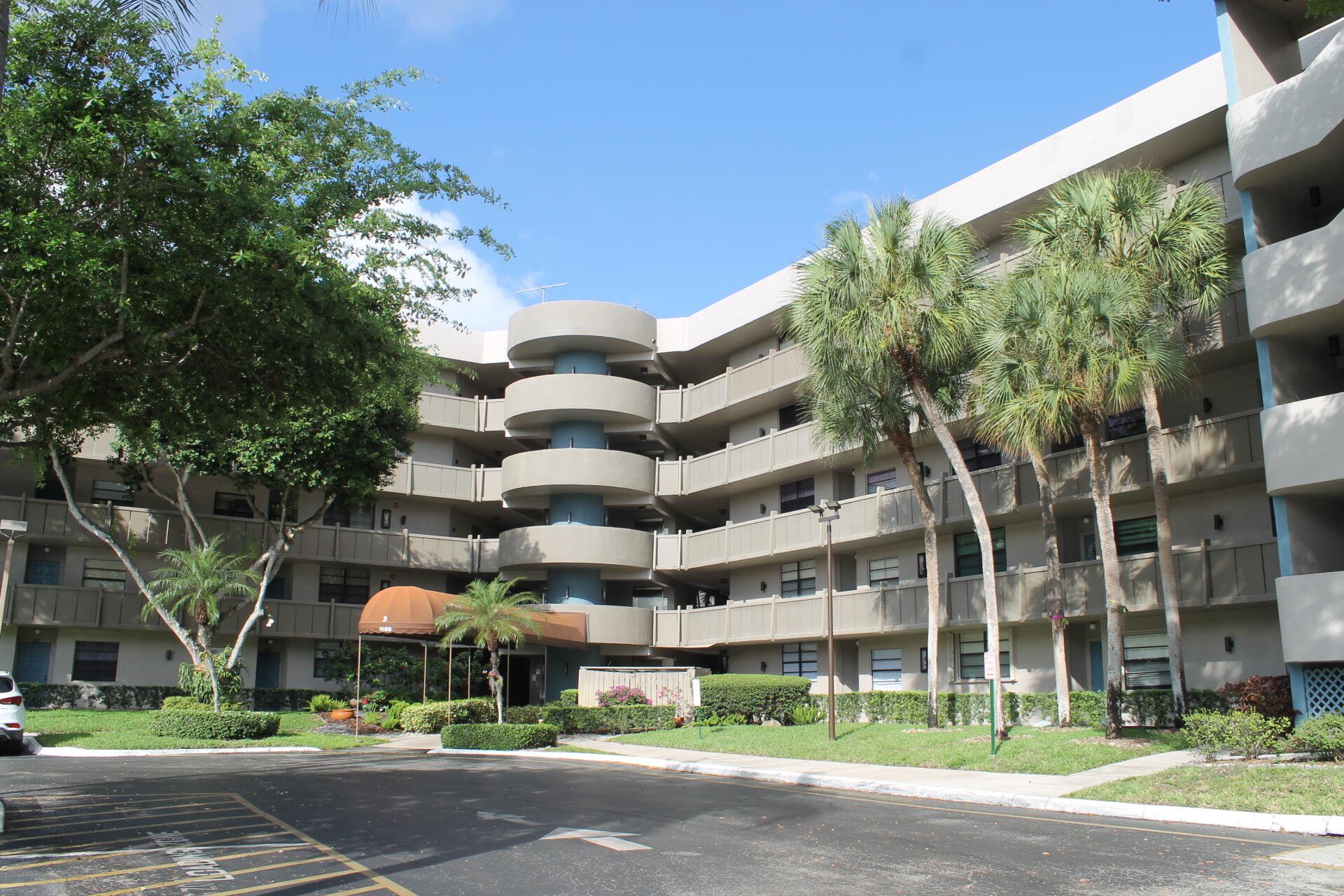 2BR – Condominium at 1100 Colony Point Circle #314