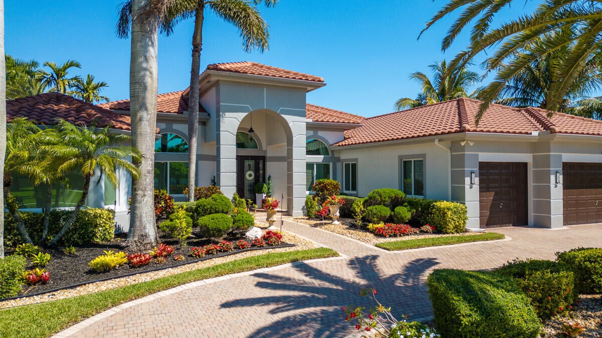 4BR – SingleFamilyResidence at 14831 SW 38th Street