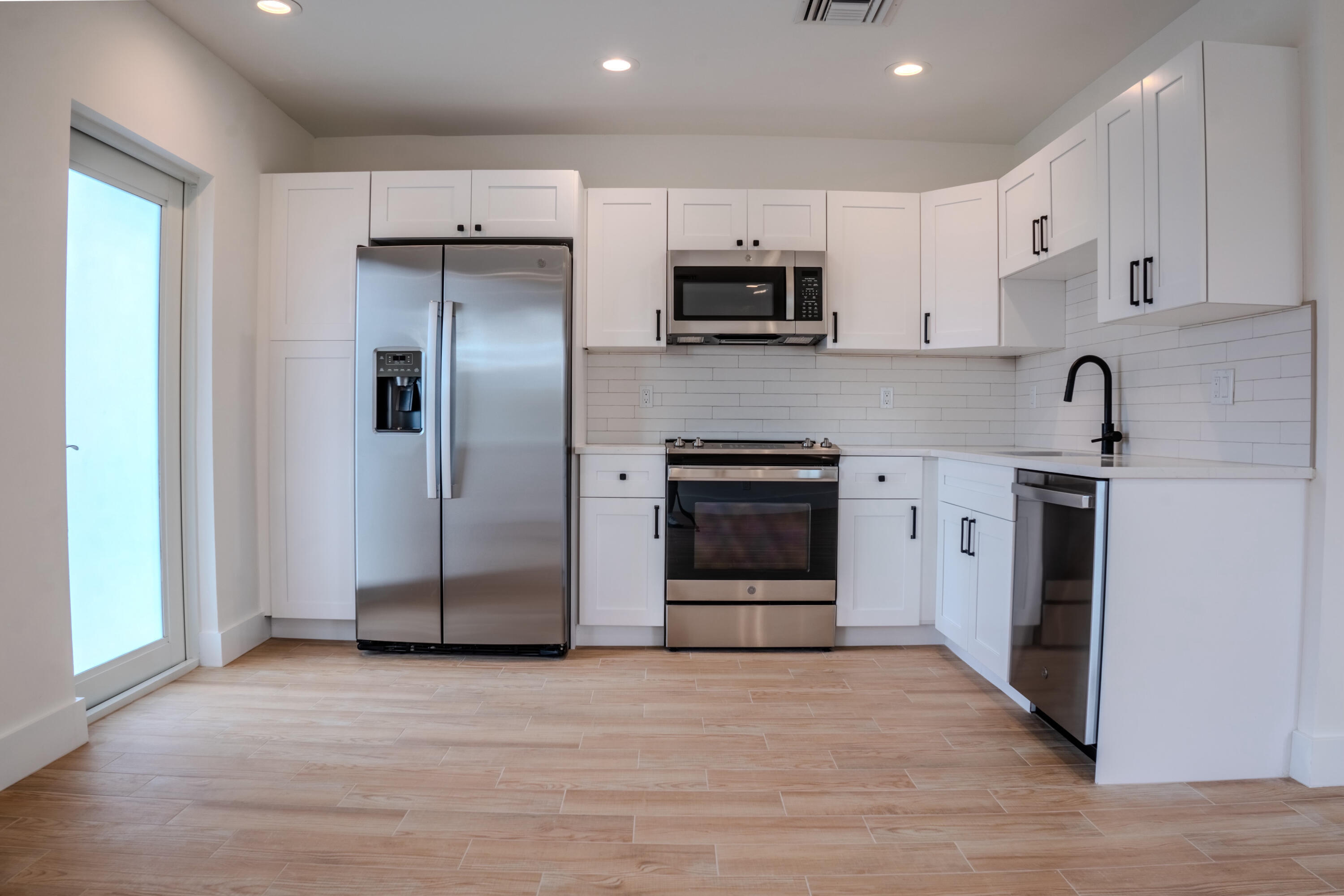 2BR – Apartment at 238 SE 1st Avenue #10