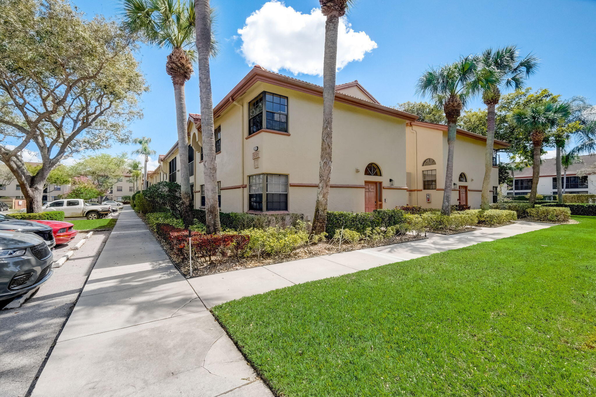 3BR – Condominium at 5091 Splendido Court #N