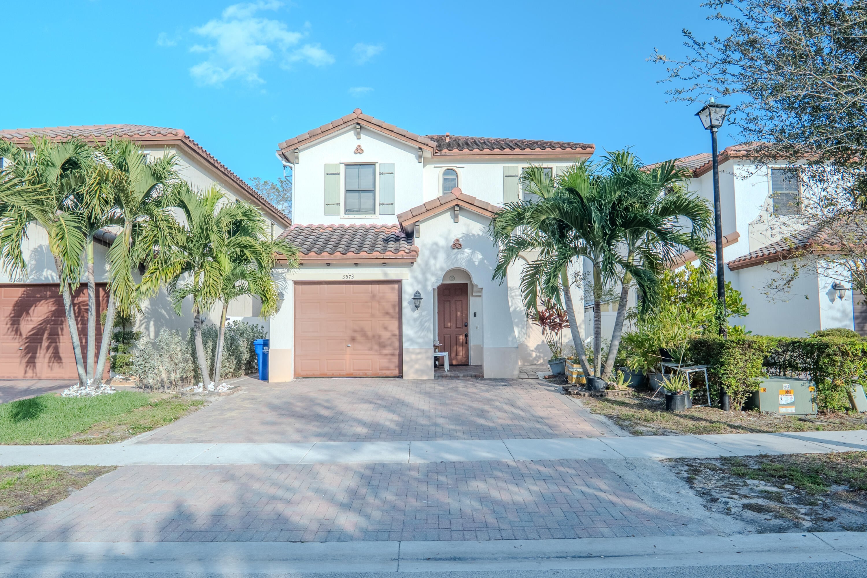 4BR – SingleFamilyResidence at 3573 SW 92nd Avenue