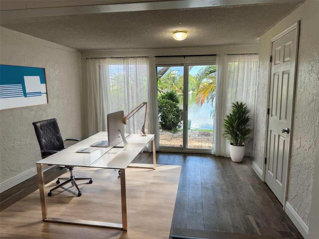 2BR – Townhouse at 834 Banks Road