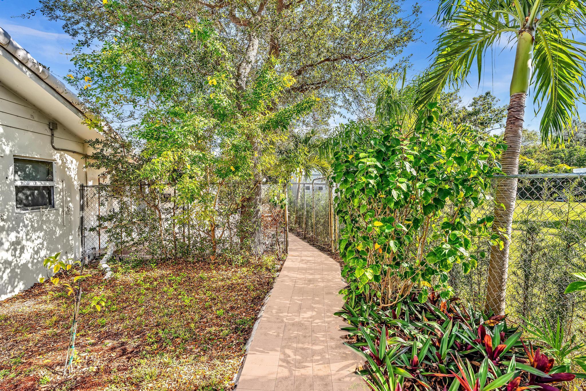 1BR – RNT at 3998 NW 5th Avenue