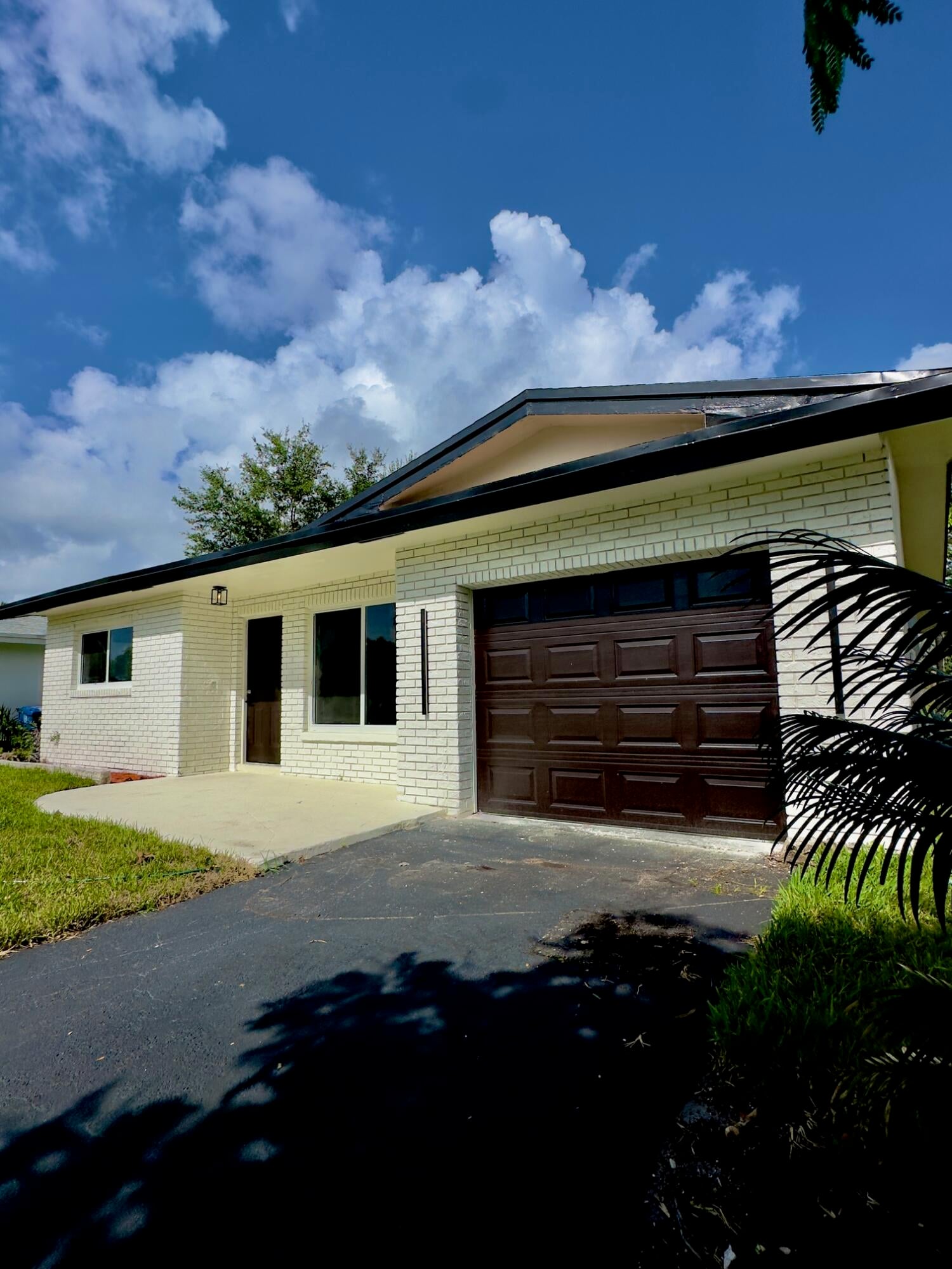 3BR – SingleFamilyResidence at 6811 NW 32nd Avenue