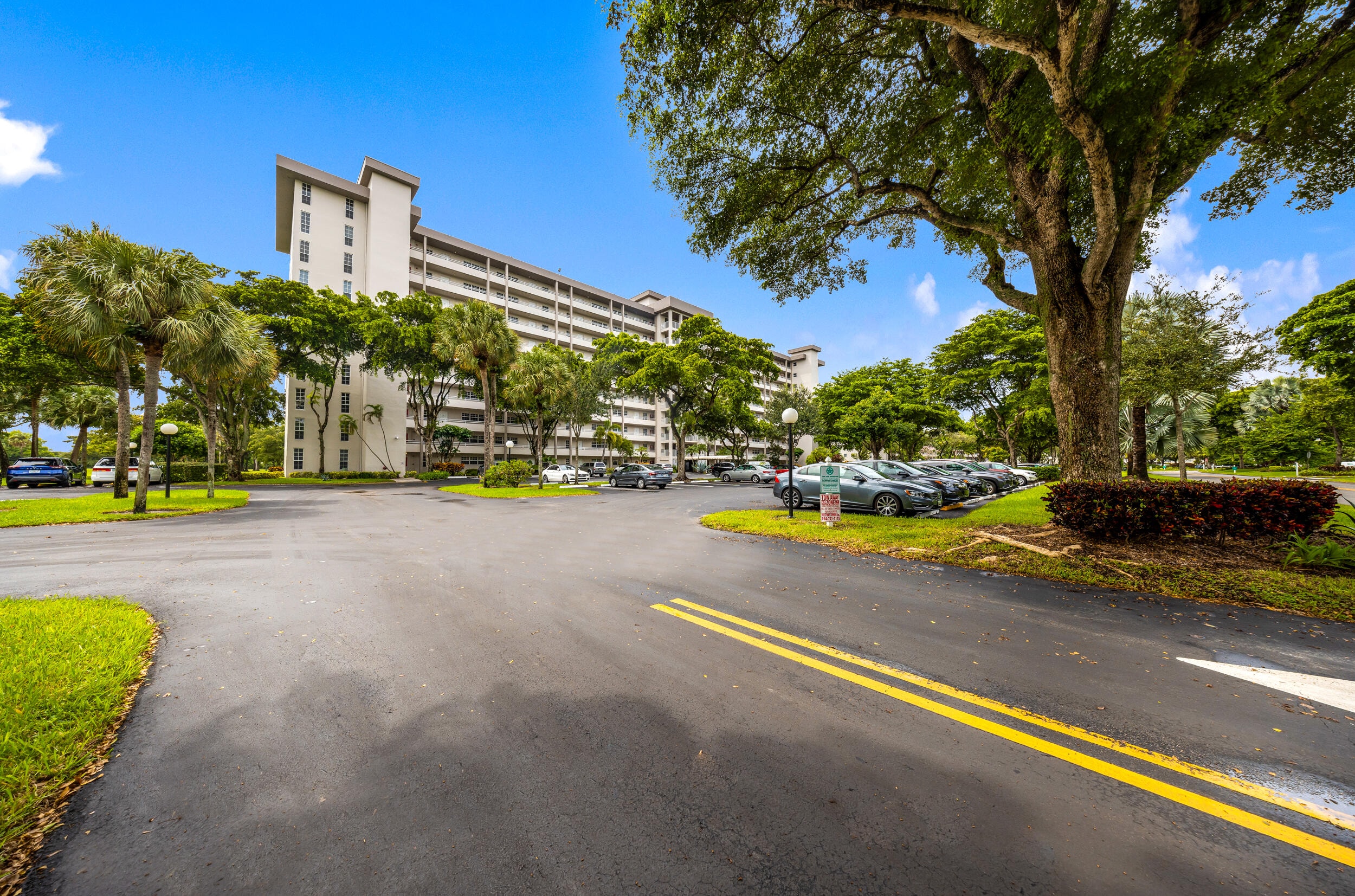 2BR – Condominium at 575 Oaks Lane #1009