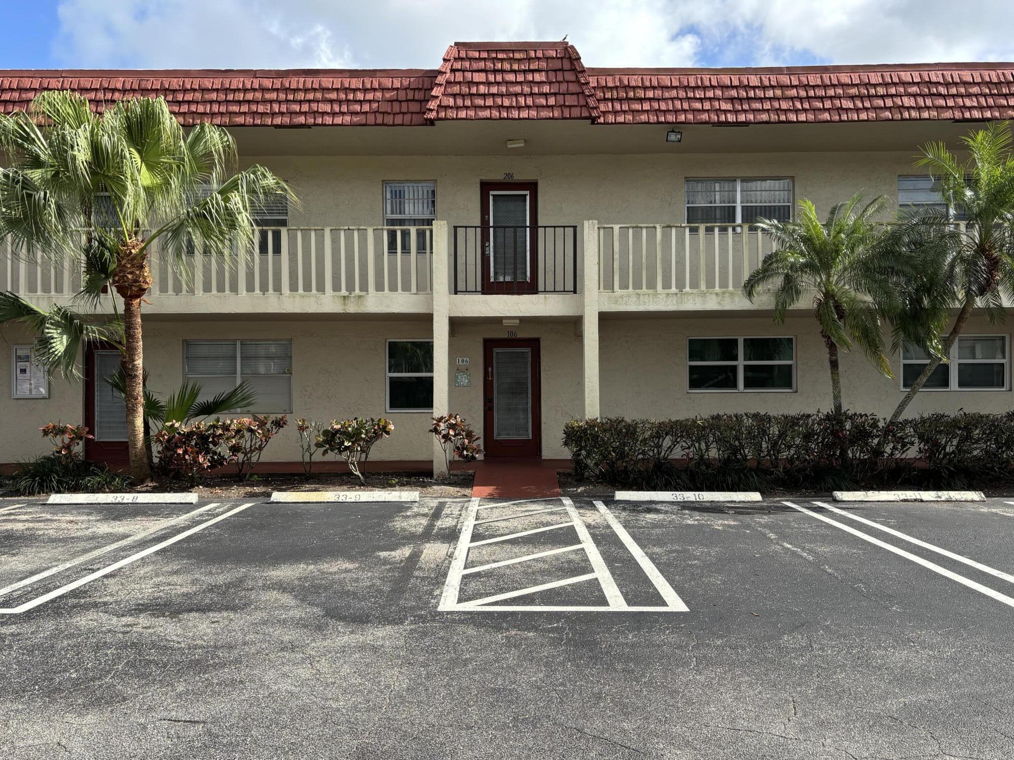 2BR – Condominium at 33 Abbey Lane #106