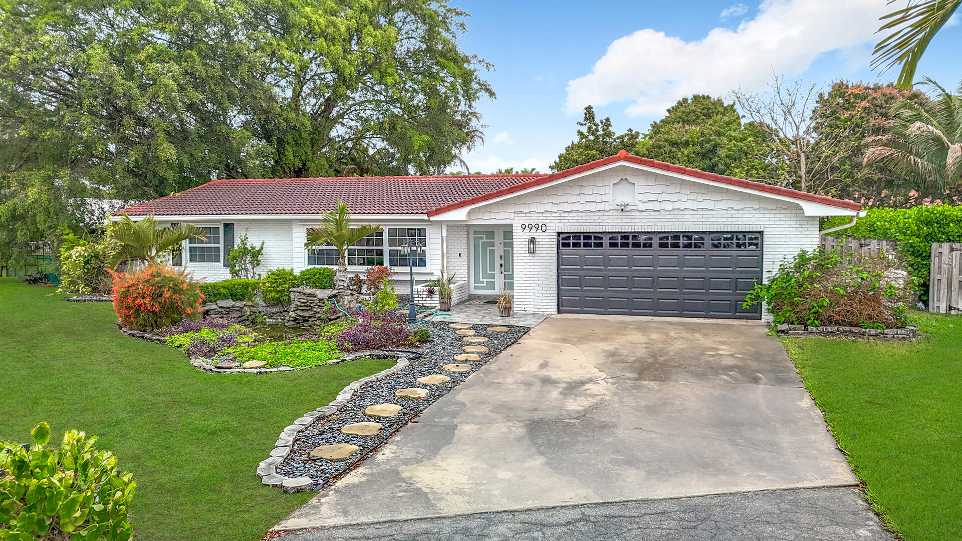 4BR – SingleFamilyResidence at 9990 NW 38th Street