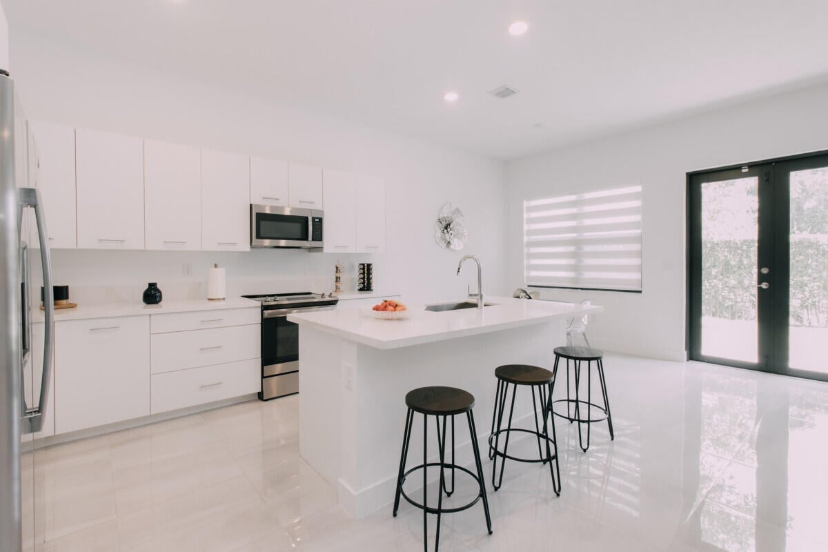 4BR – SingleFamilyResidence at 17451 SW 41st Street