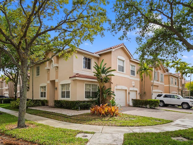 4BR – Townhouse at 12444 SW 42nd Street