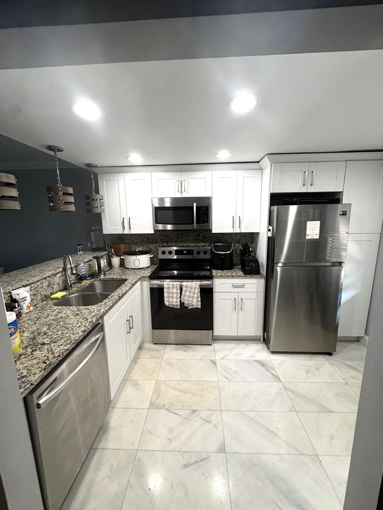2BR – Condominium at 605 Oaks Drive #304