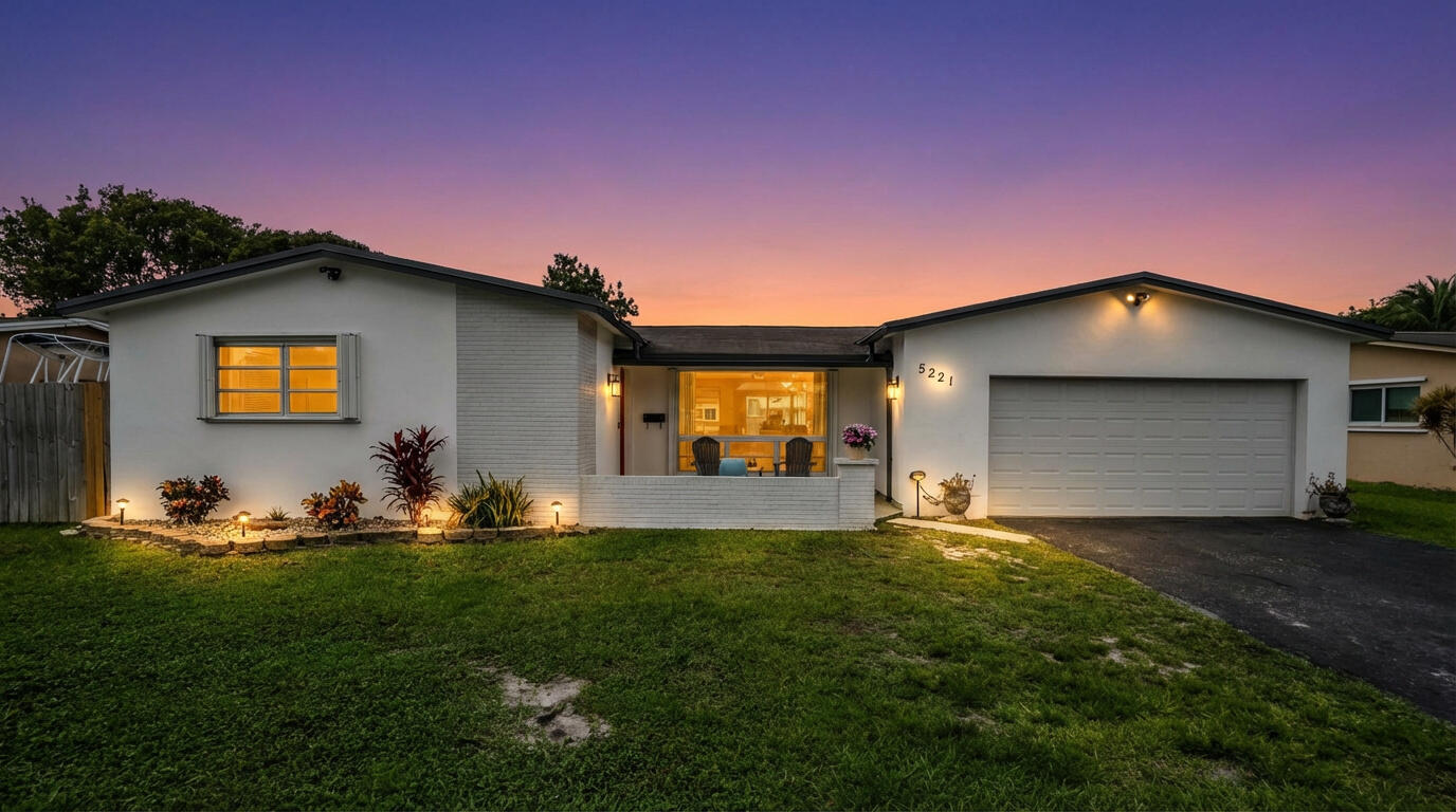 4BR – SingleFamilyResidence at 5221 SW 89th Avenue
