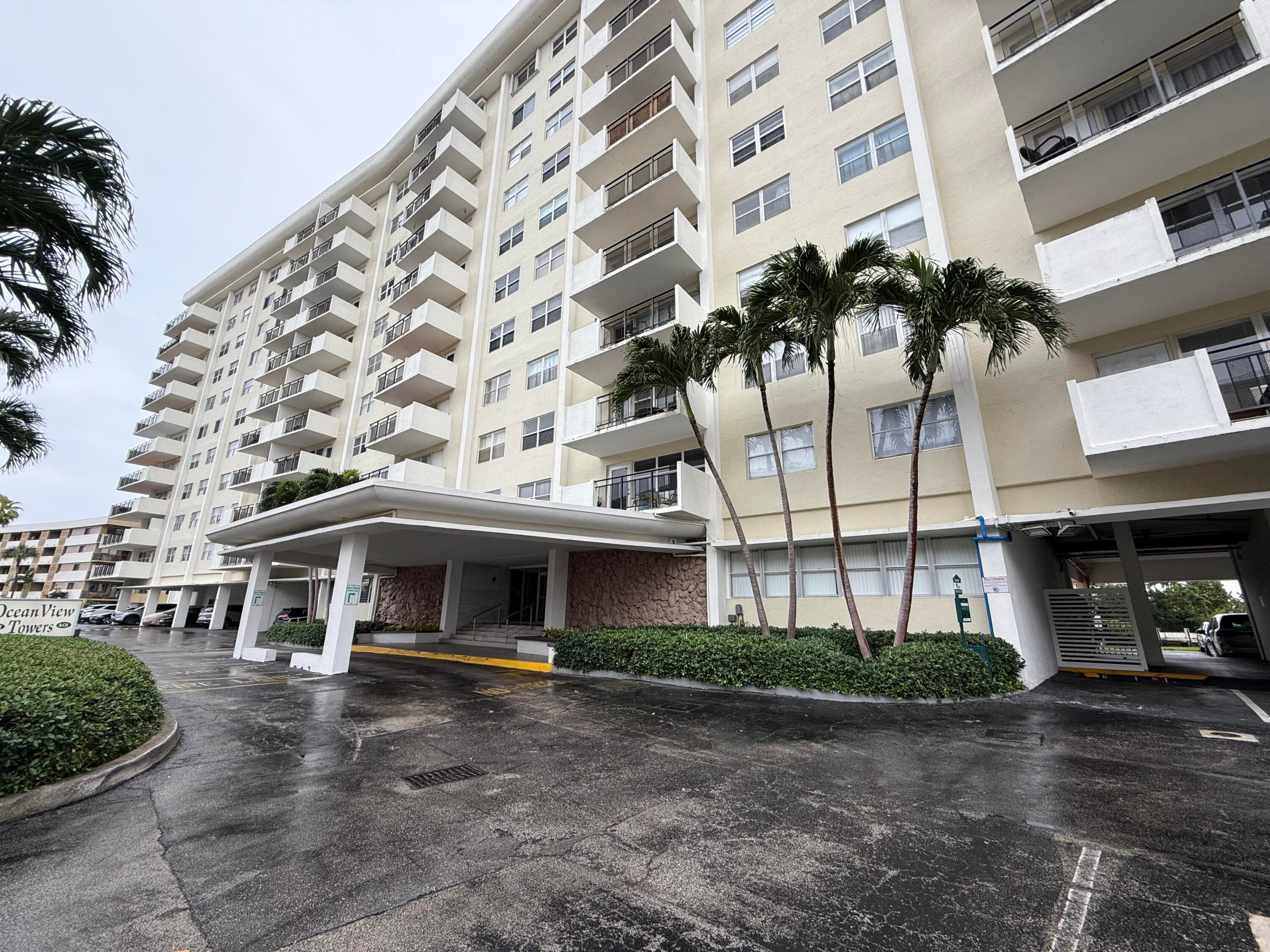 2BR – Condominium at 401 Golden Isles Drive #913