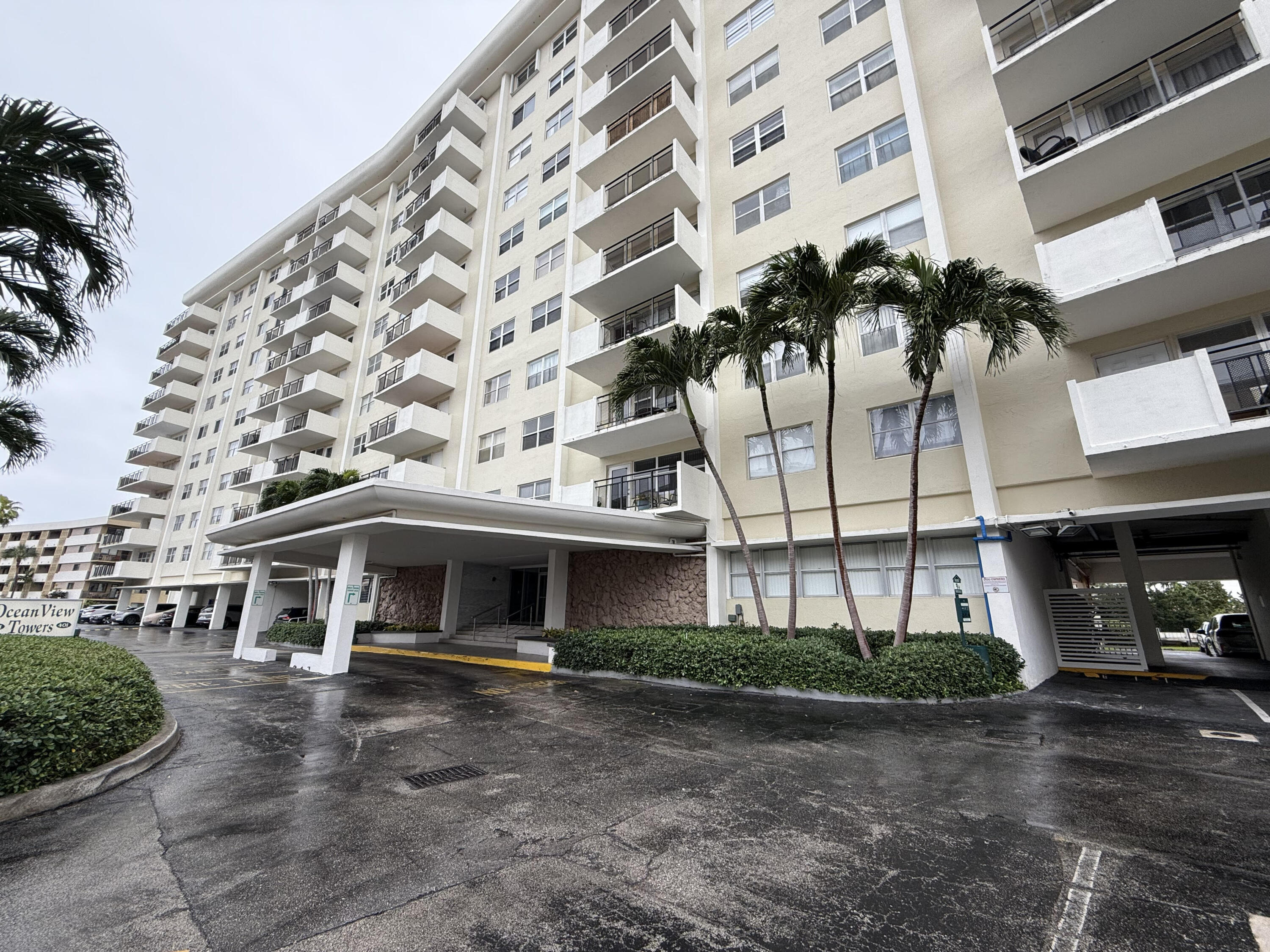 2BR – Condominium at 401 Golden Isles Drive #913