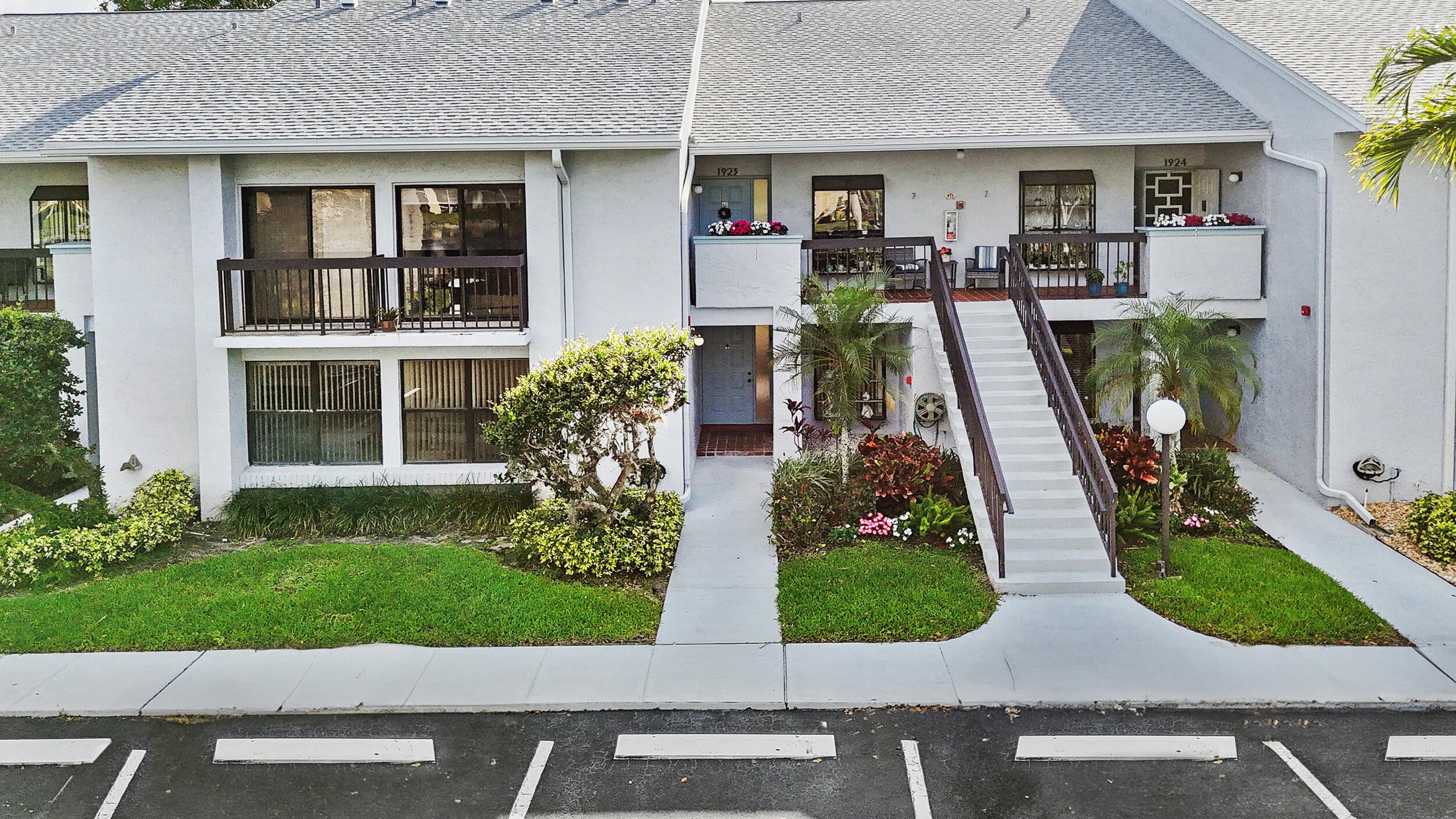 2BR – Condominium at 5186 Golfview Court #1913