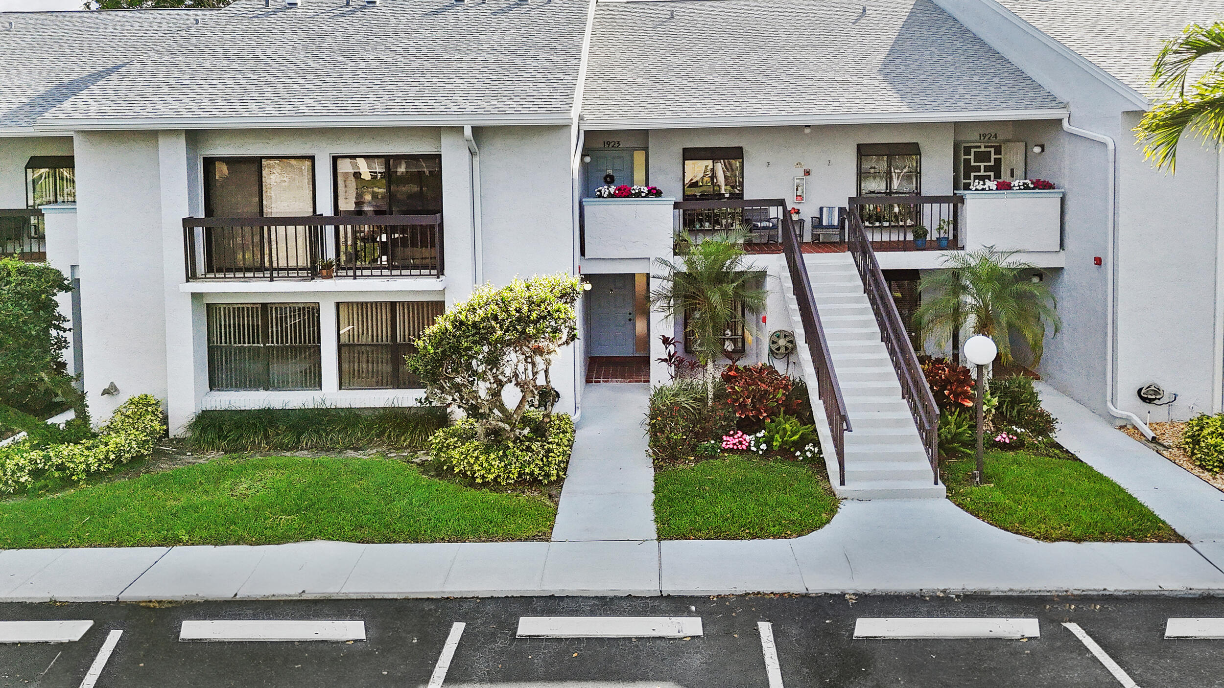 2BR – Condominium at 5186 Golfview Court #1913