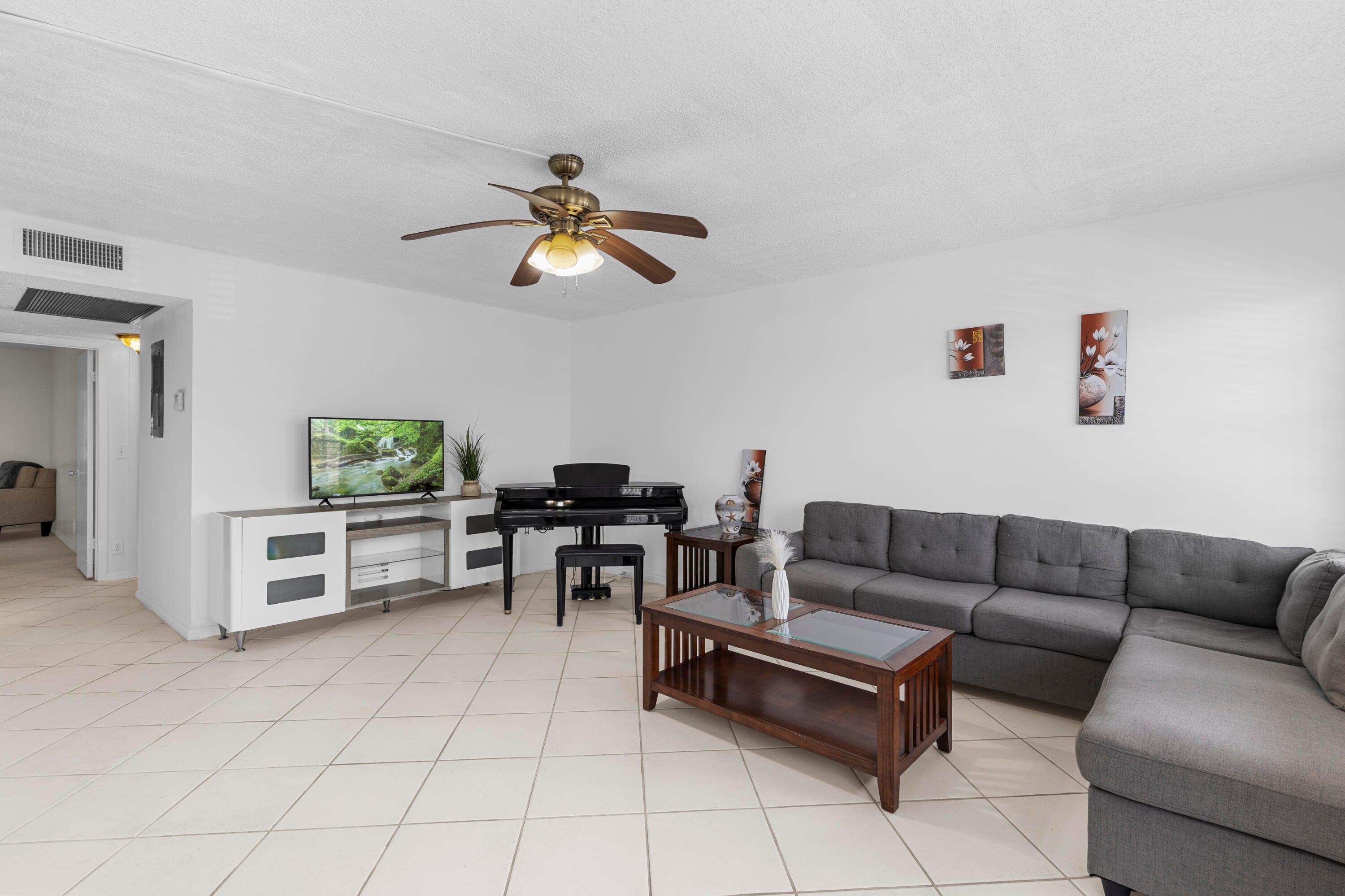 2BR – Condominium at 3028 Harwood D