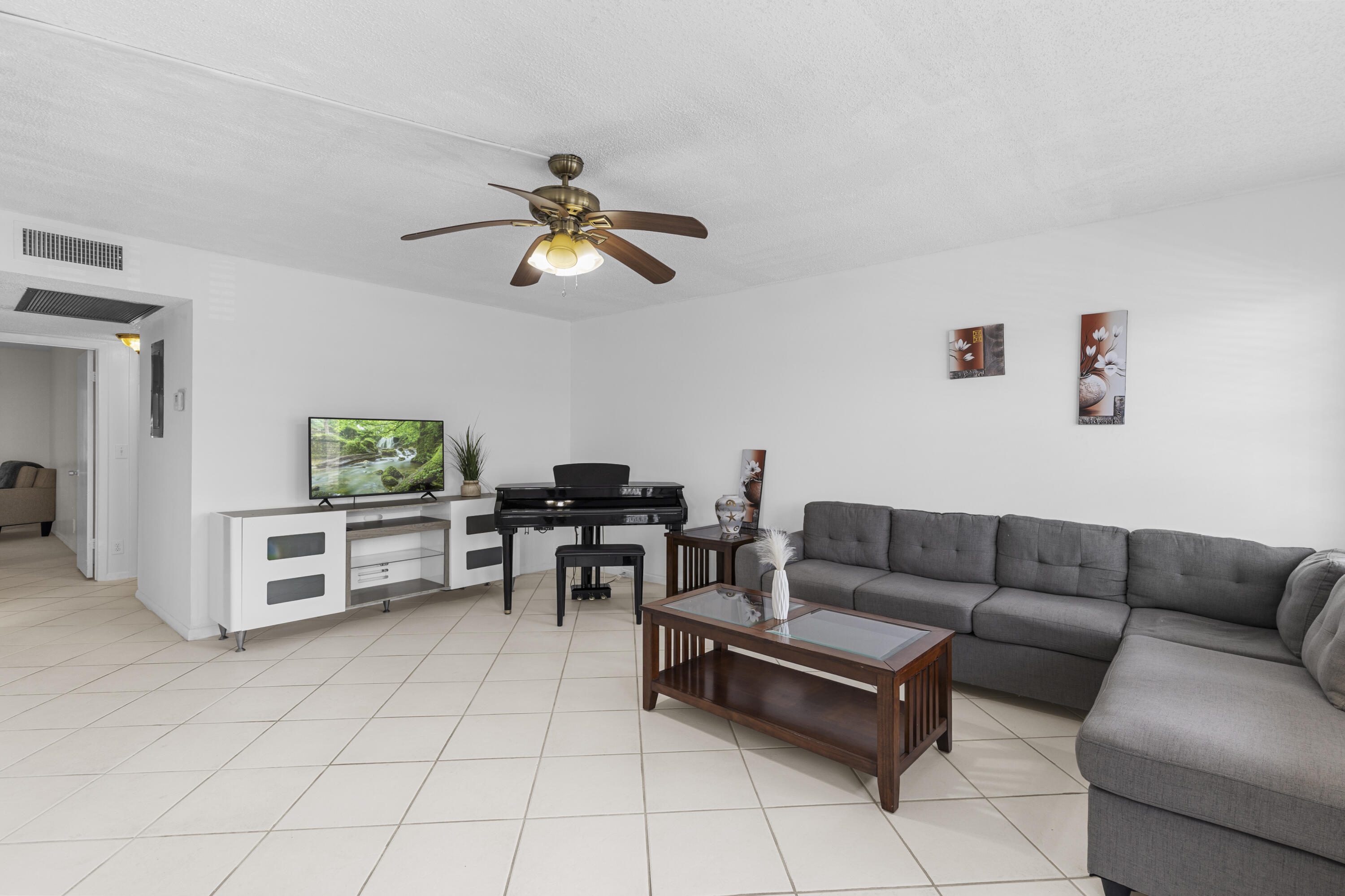 2BR – Condominium at 3028 Harwood D