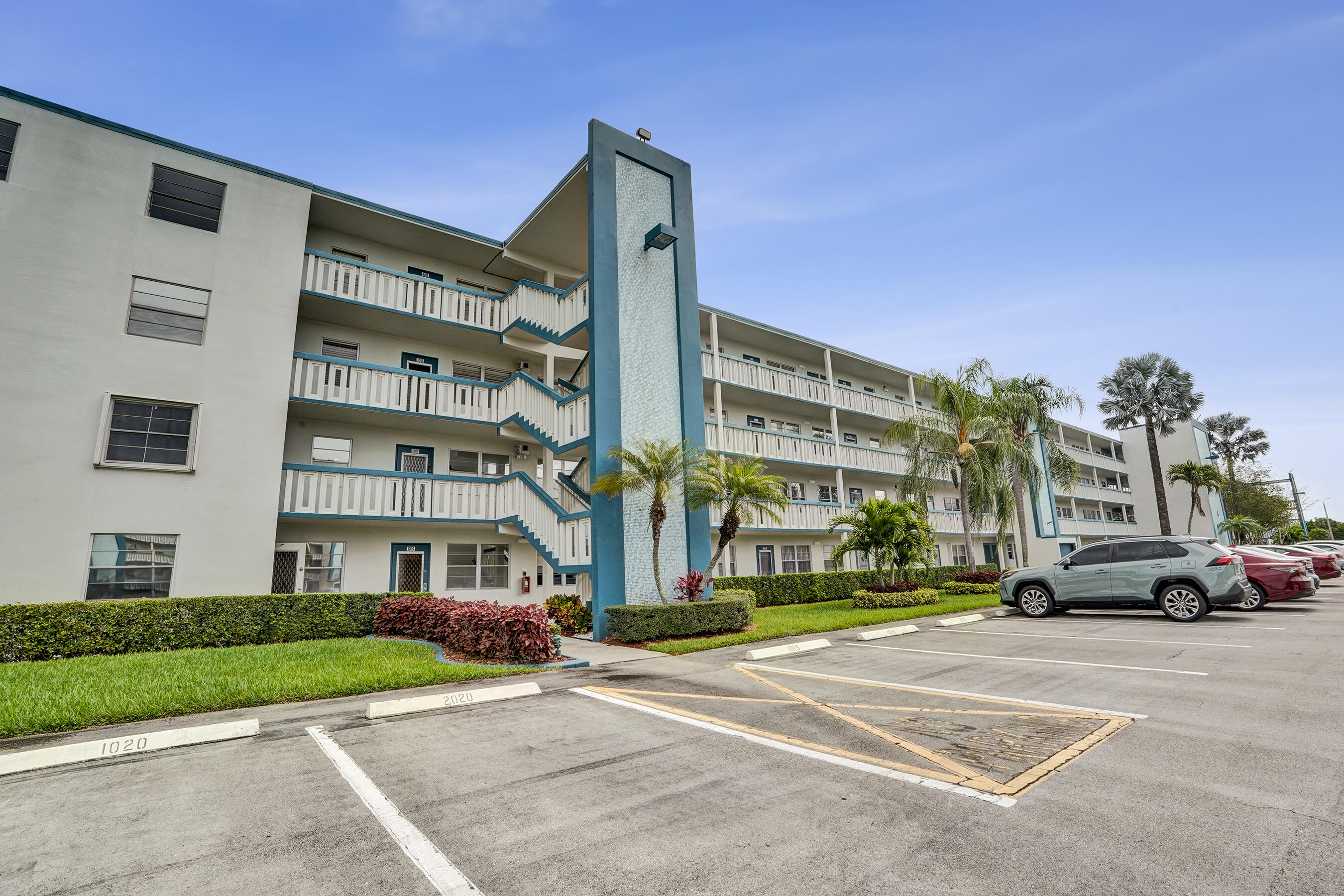 2BR – Condominium at 1020 Lincoln