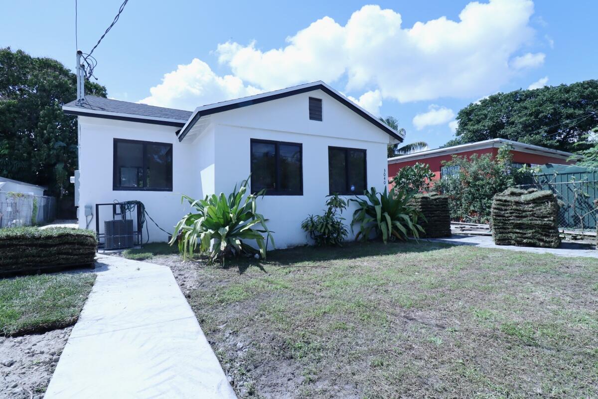 3BR – Apartment at 3040 NW 13th Avenue #1