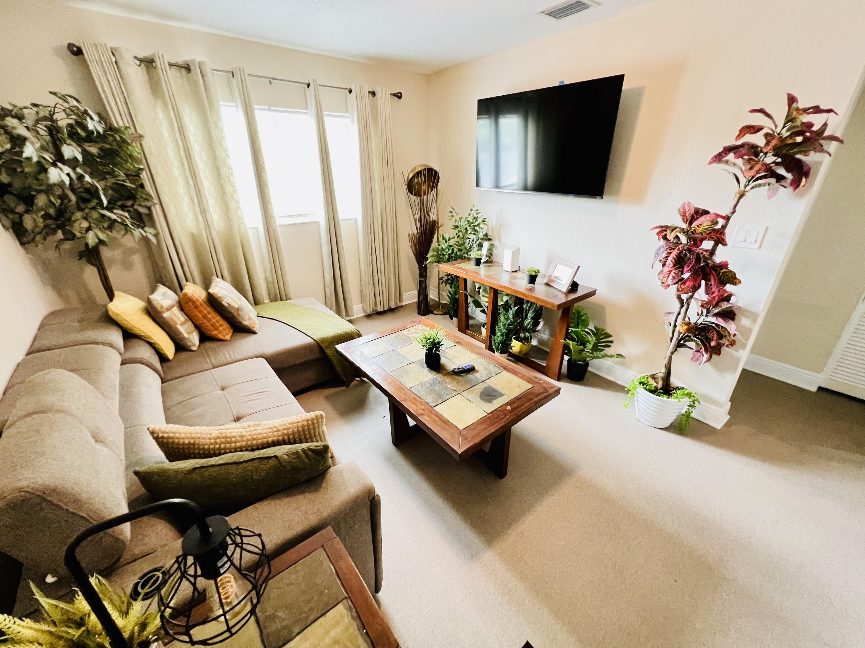 2BR – Apartment at 441 NW 7th Terrace #4
