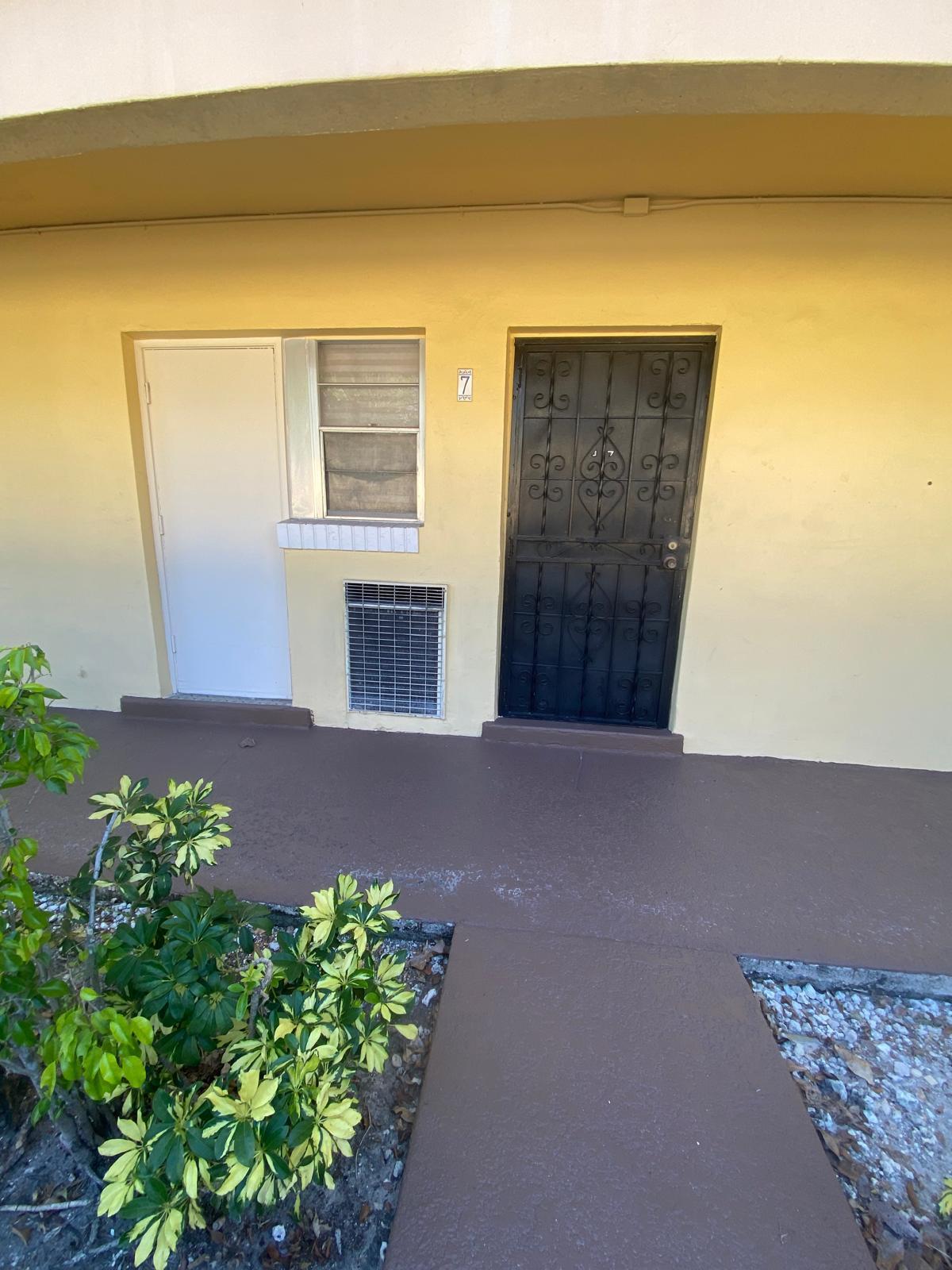 1BR – RES at 20200 NE 27th Court #7j