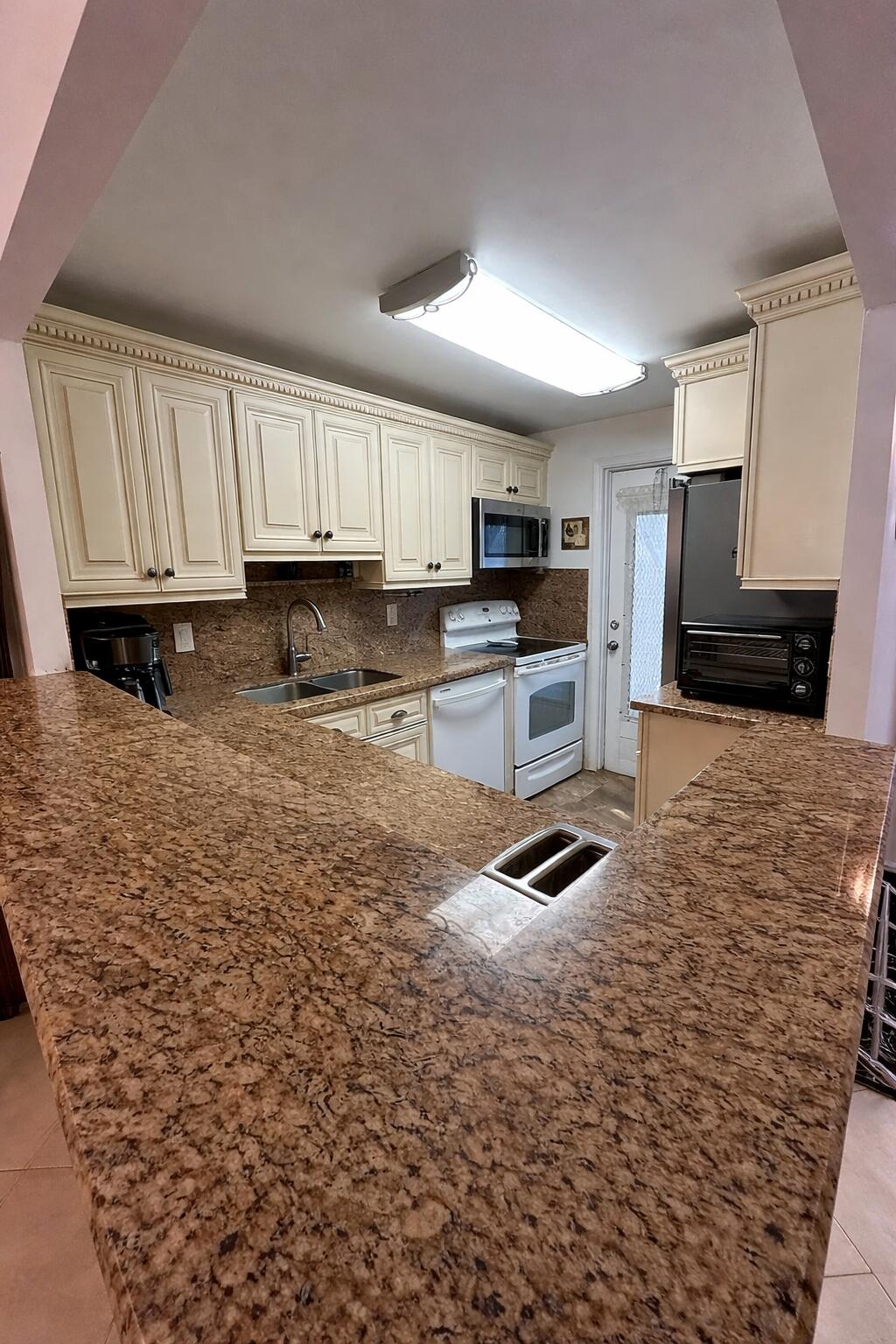 2BR – Condominium at 400 SE 10th Street #202
