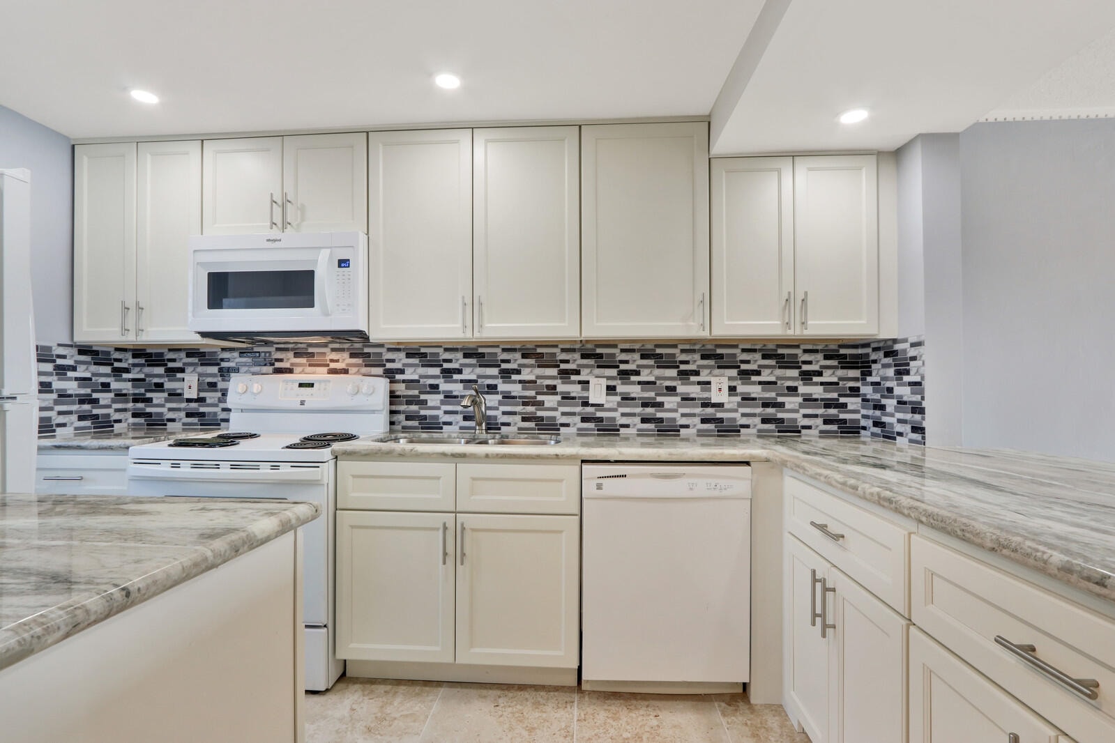 2BR – Condominium at 4500 N Federal Highway #316b