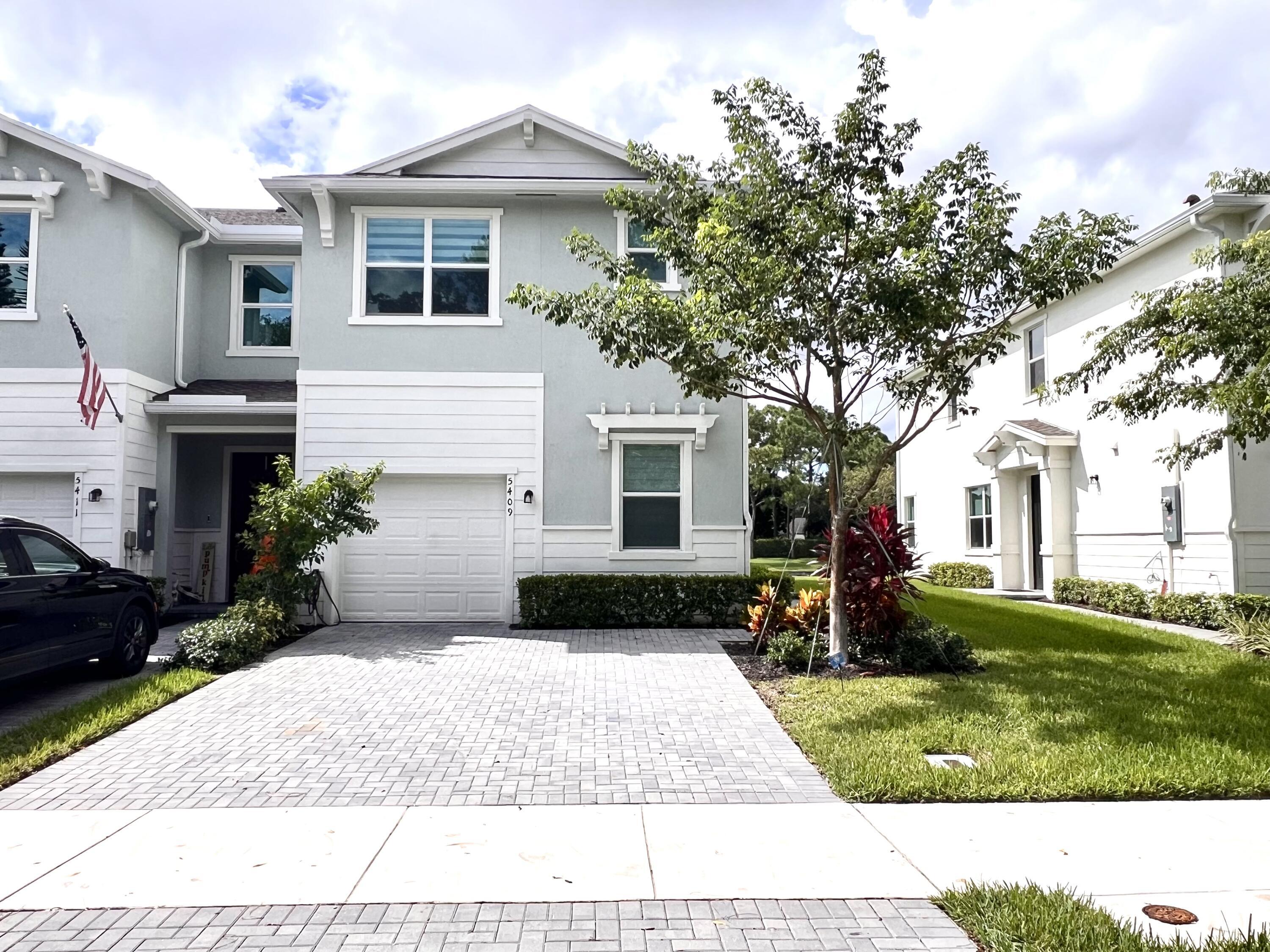 3BR – Townhouse at 5409 Flannigan Way