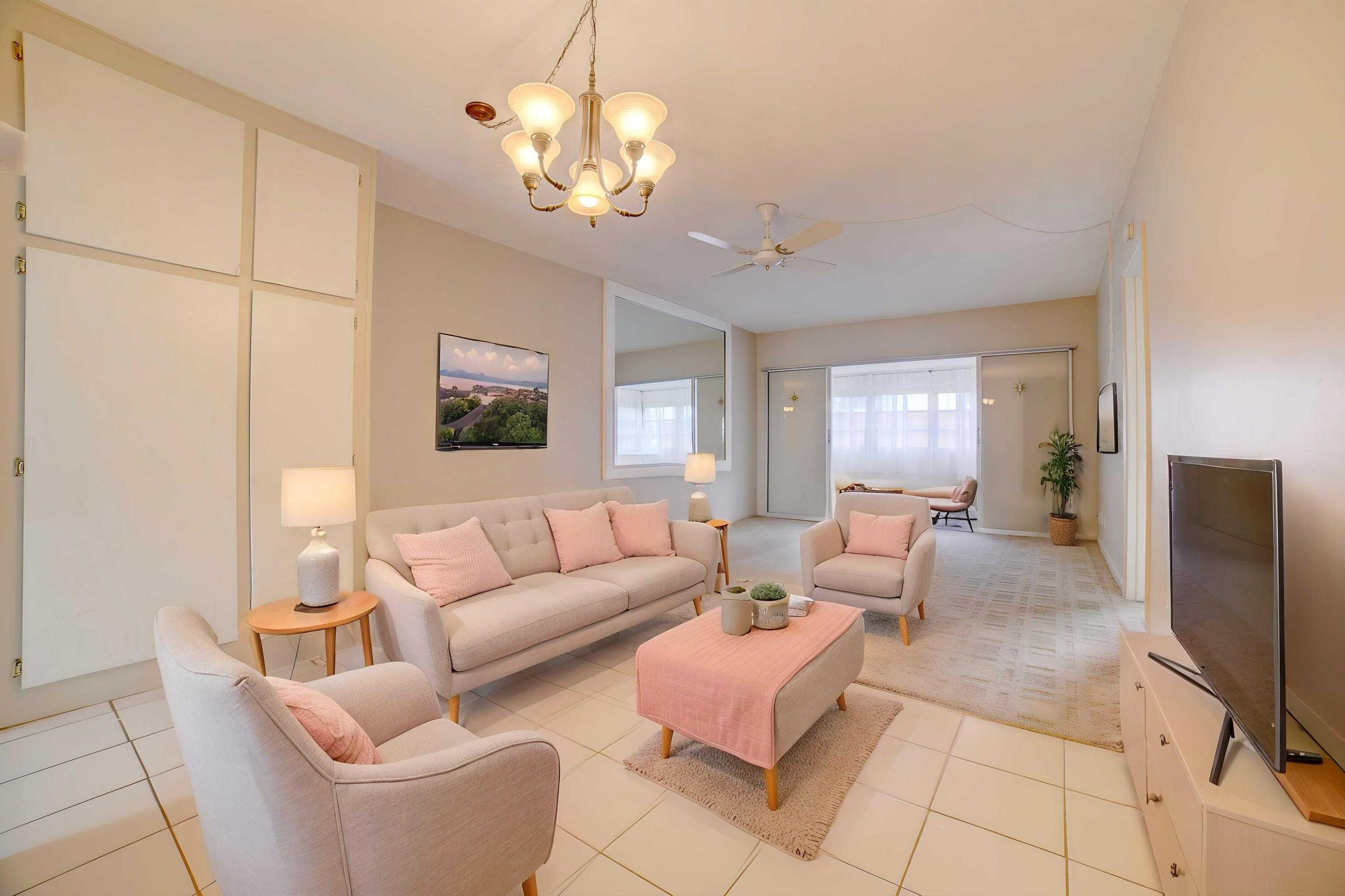 2BR – Condominium at 1117 Lake Terrace #210