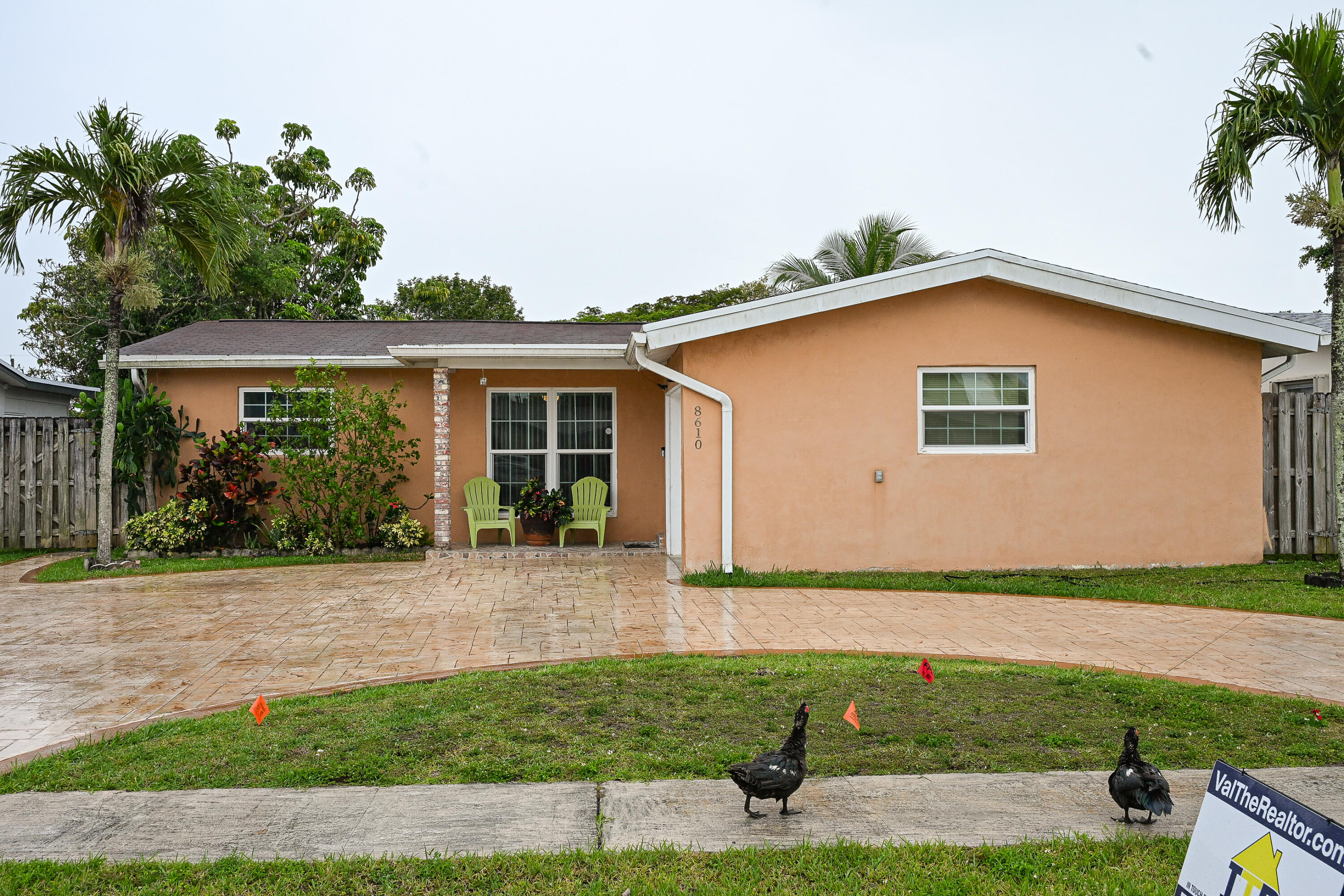 3BR – SingleFamilyResidence at 8610 NW 27th Place