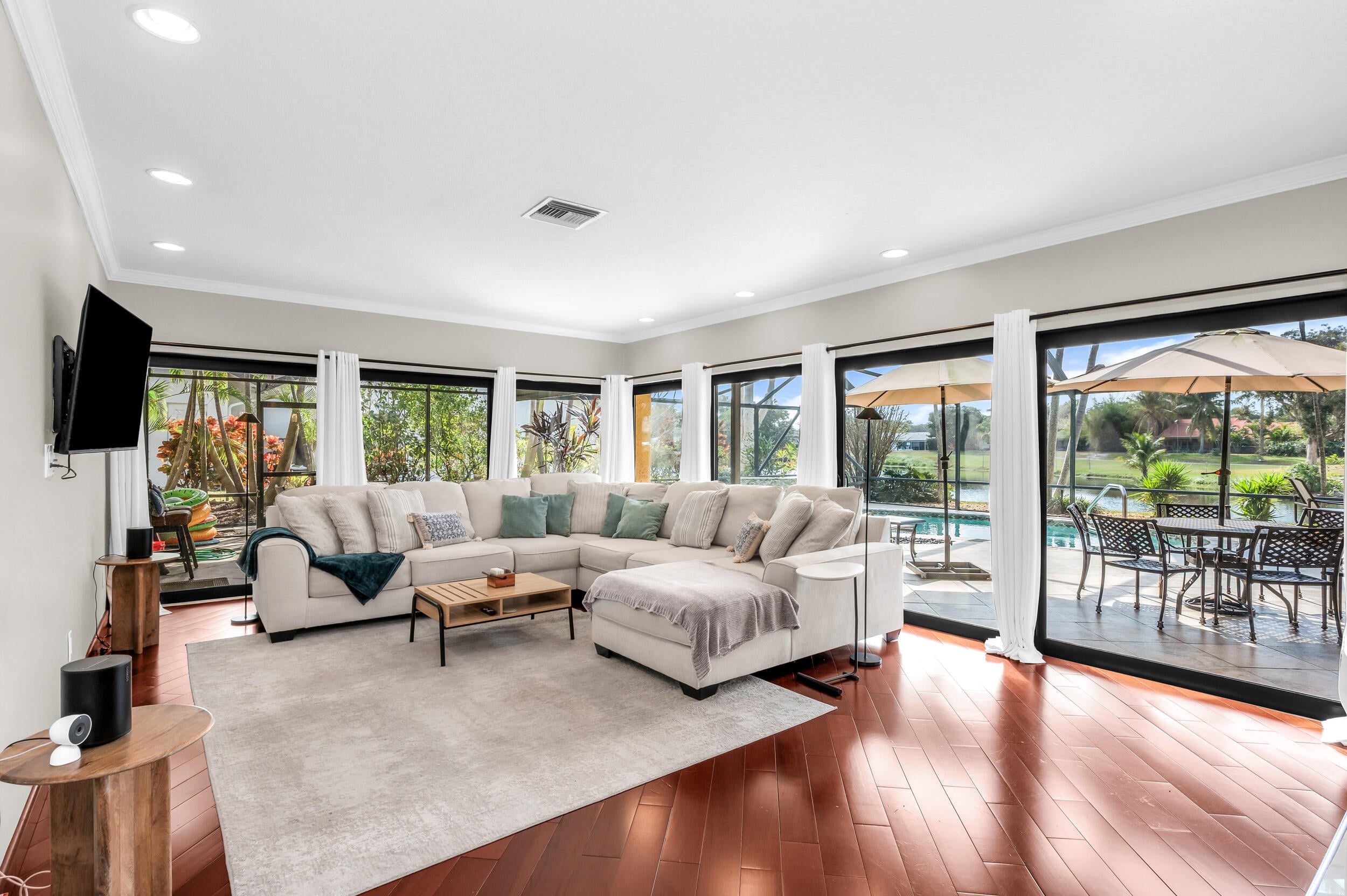 3BR – SingleFamilyResidence at 3250 Lakeview Boulevard