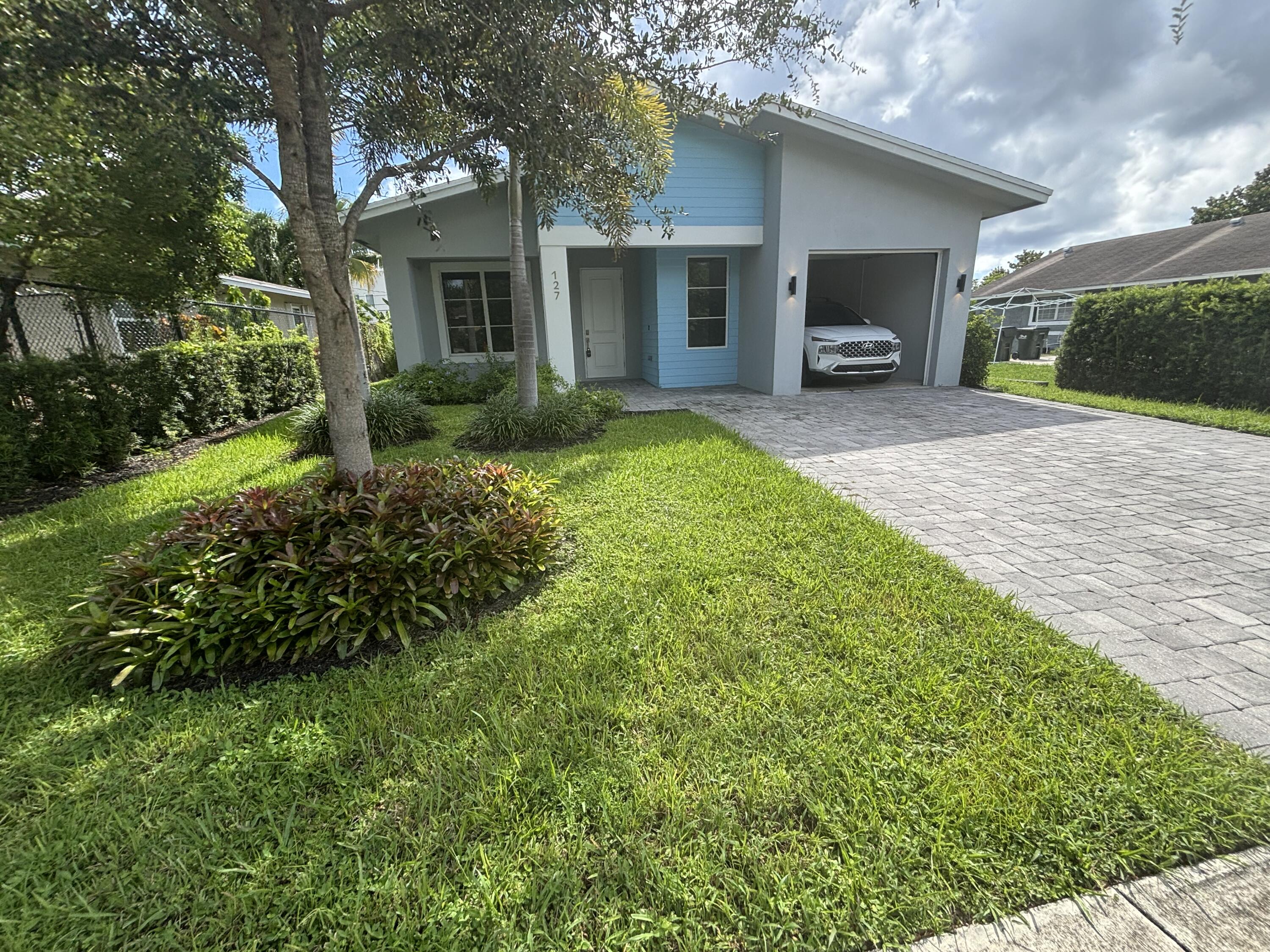3BR – SingleFamilyResidence at 127 NW 9th Avenue