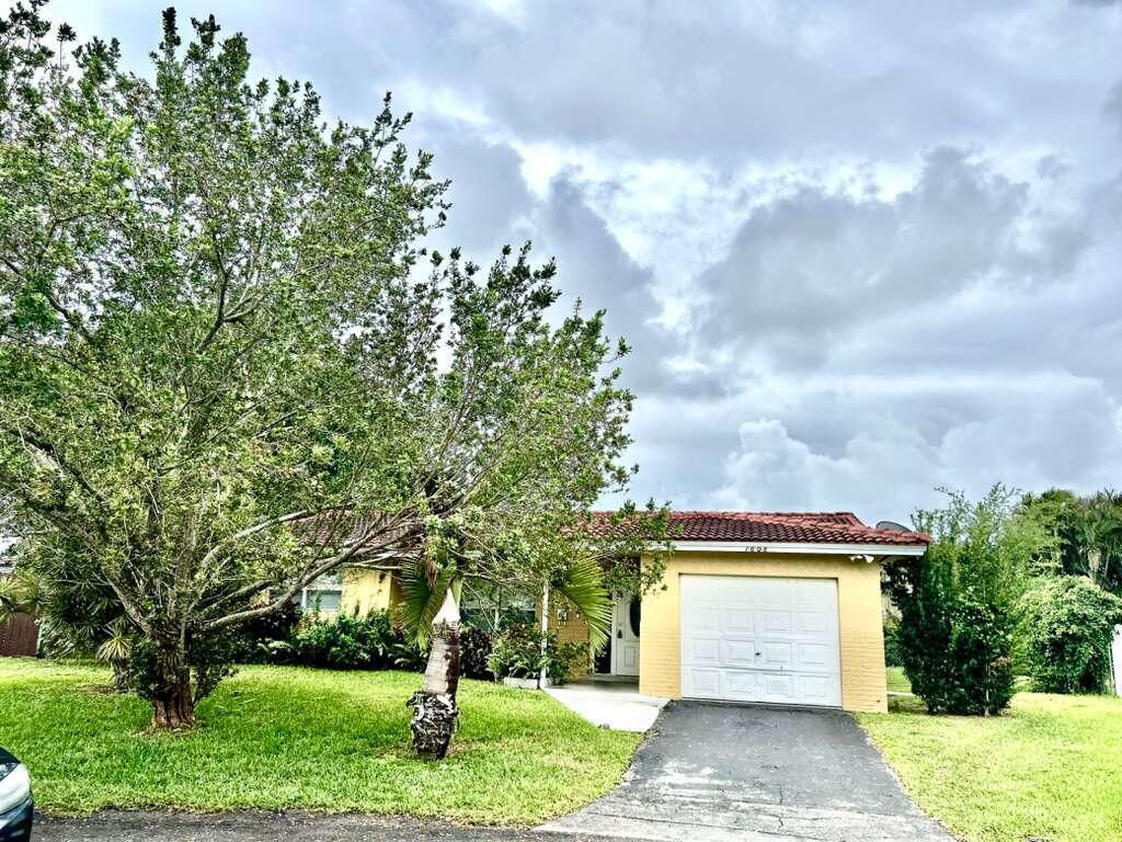 3BR – SingleFamilyResidence at 7608 NW 43rd Court