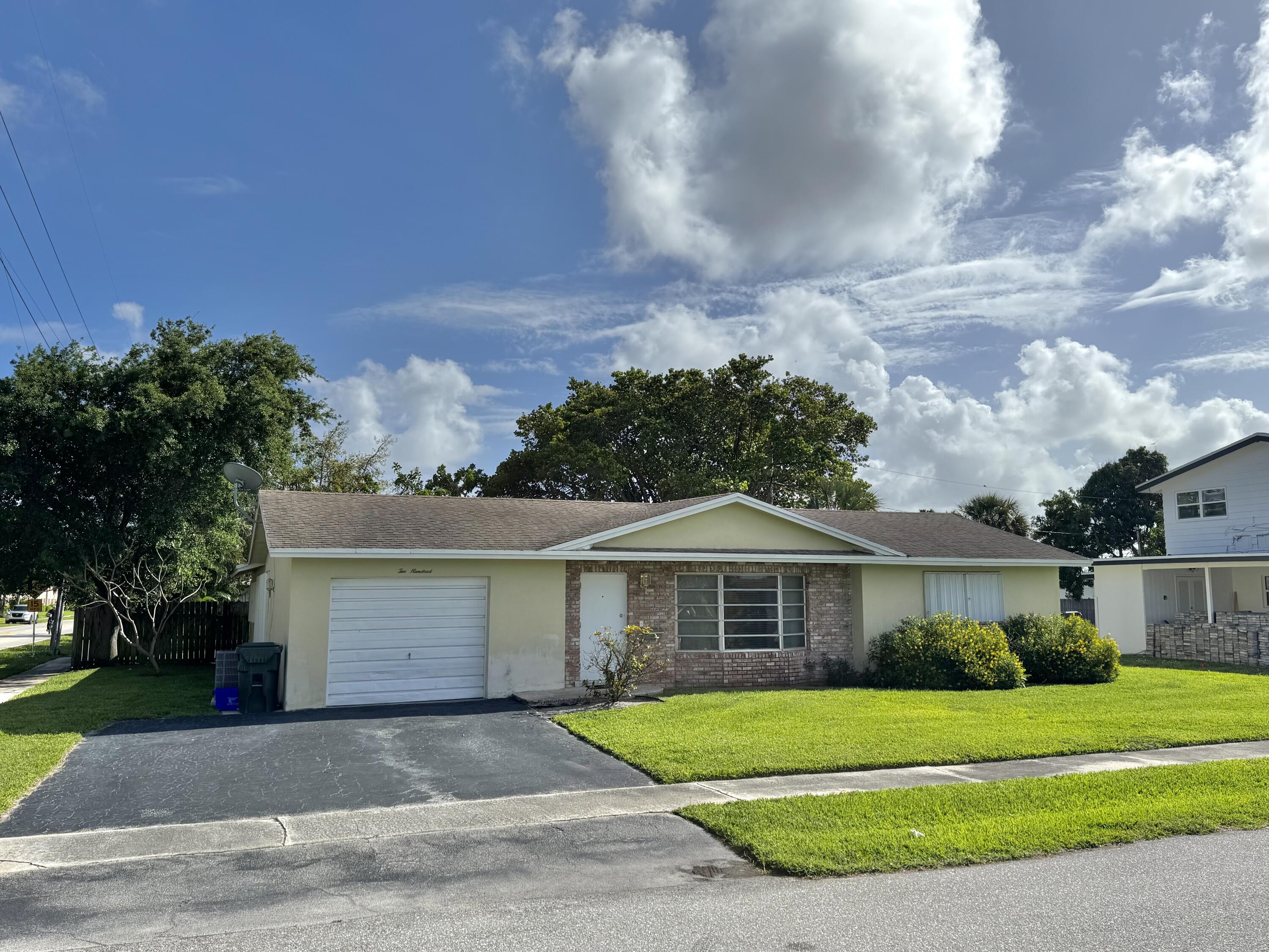 3BR – SingleFamilyResidence at 200 SW 4th Street