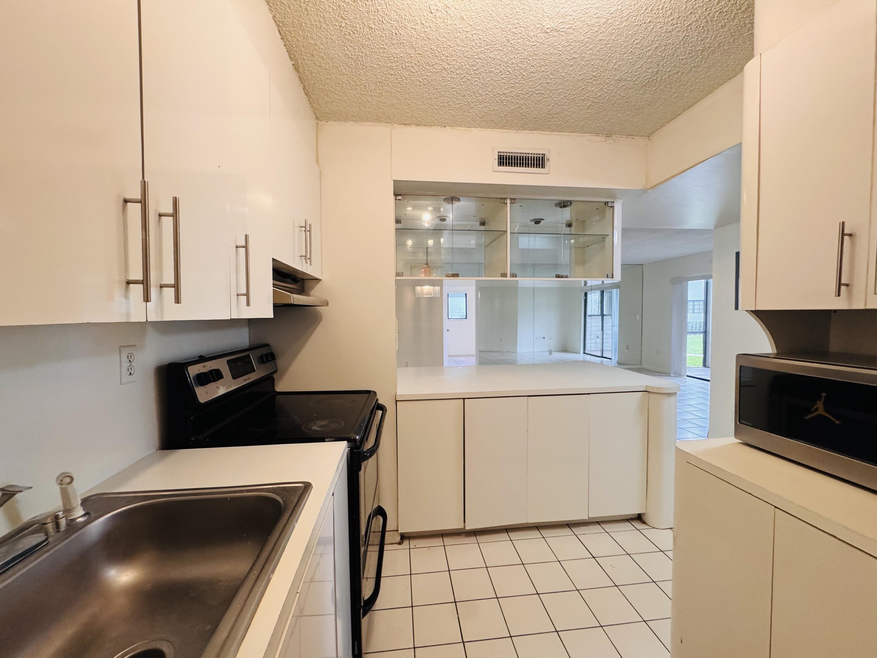 2BR – Condominium at 20681 NE 4th Place #105