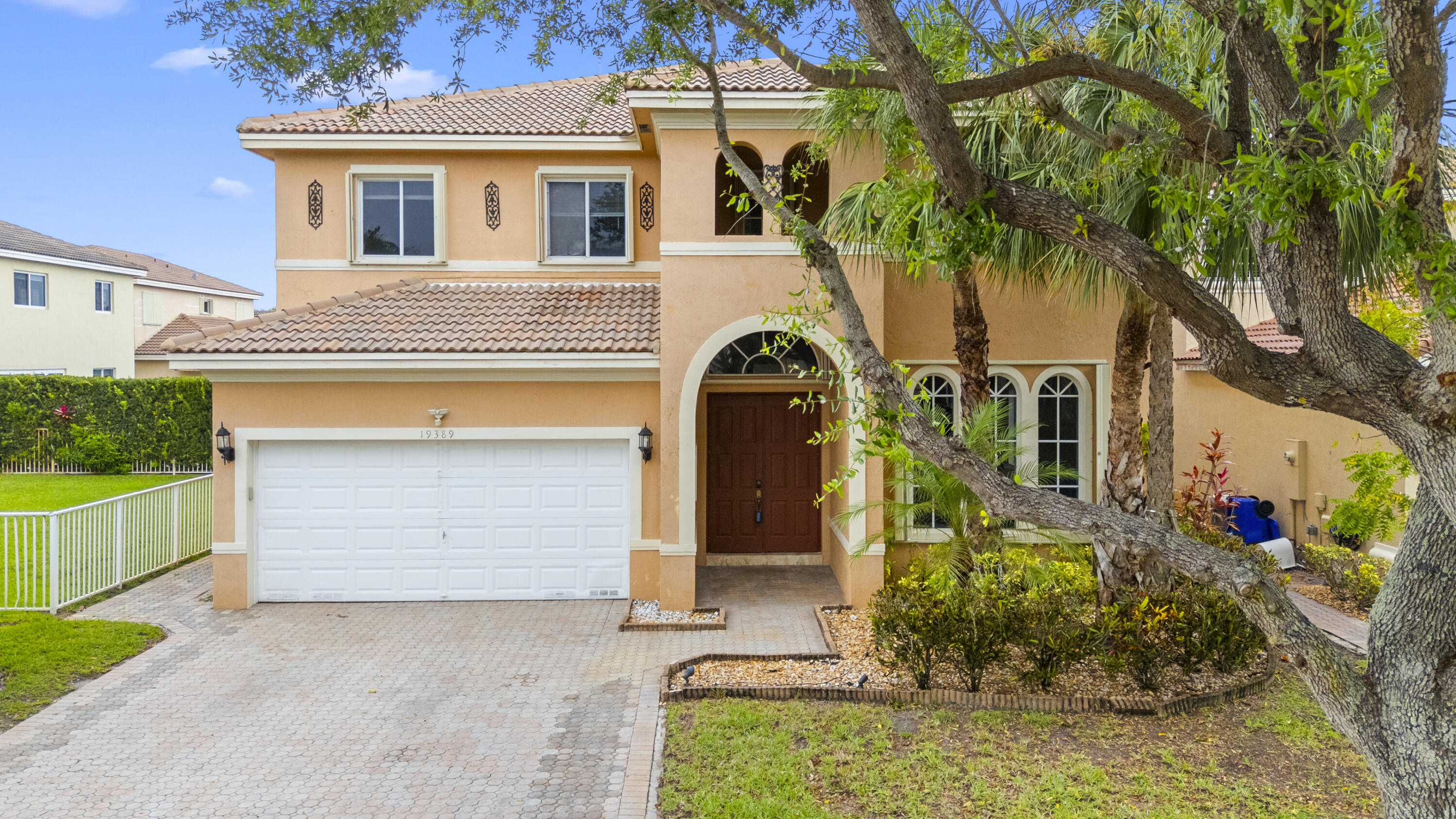 5BR – SingleFamilyResidence at 19389 SW 64th Street
