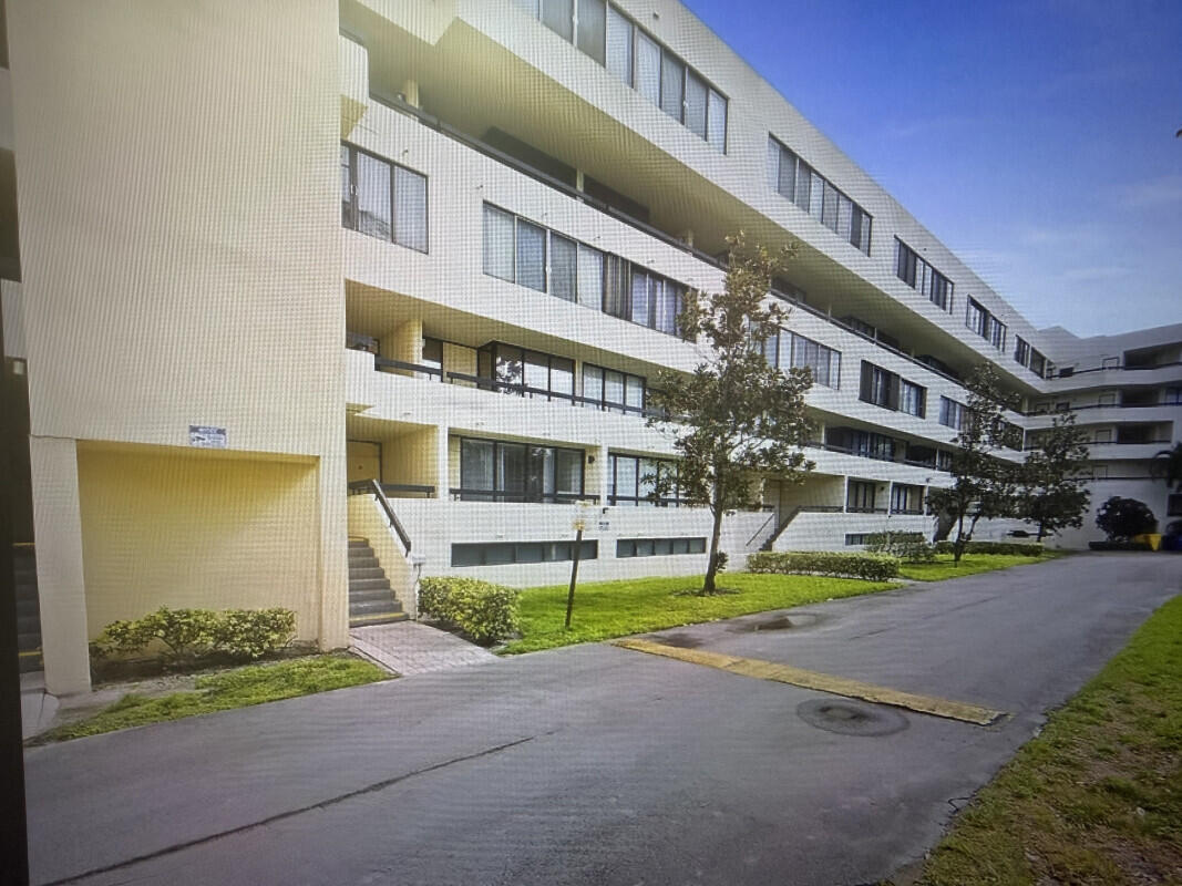 3BR – Condominium at 1401 S Federal Highway #102