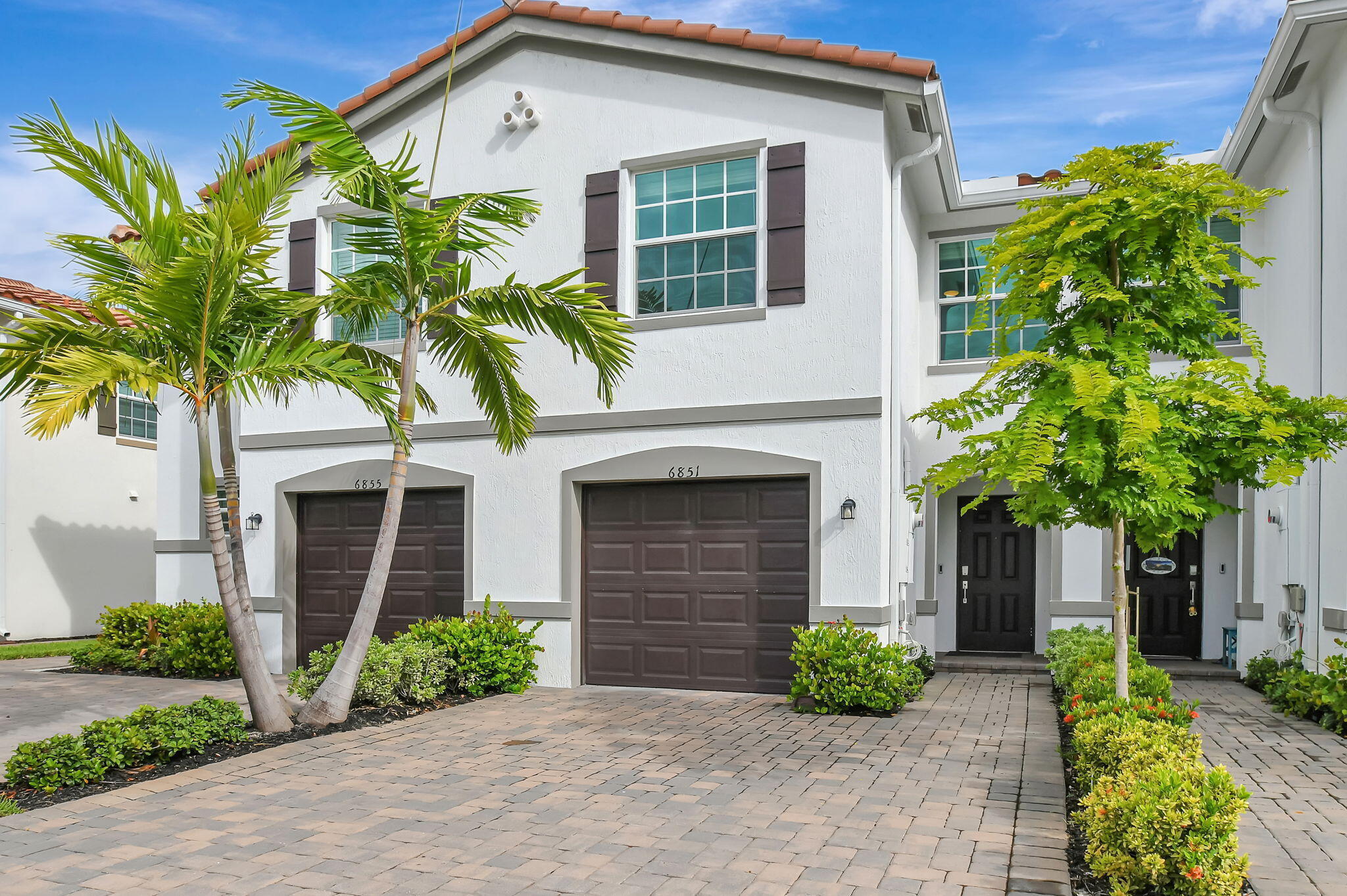 3BR – Townhouse at 6851 Broadwater Lane