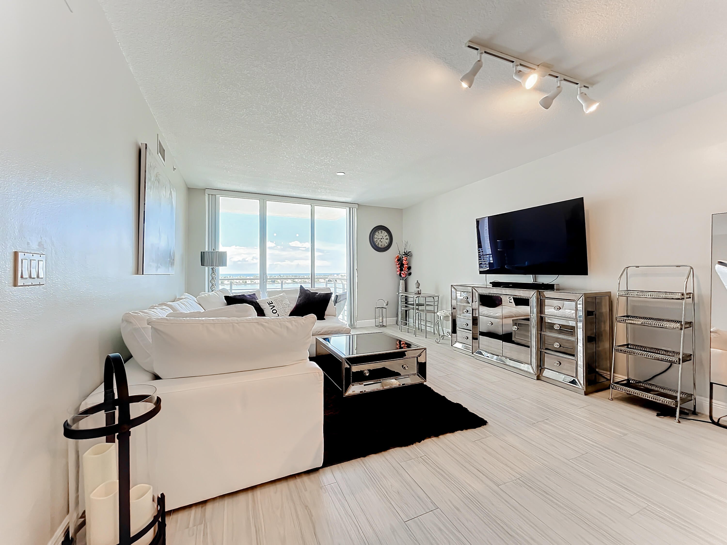 1BR – Condominium at 1551 N Flagler Drive #1212