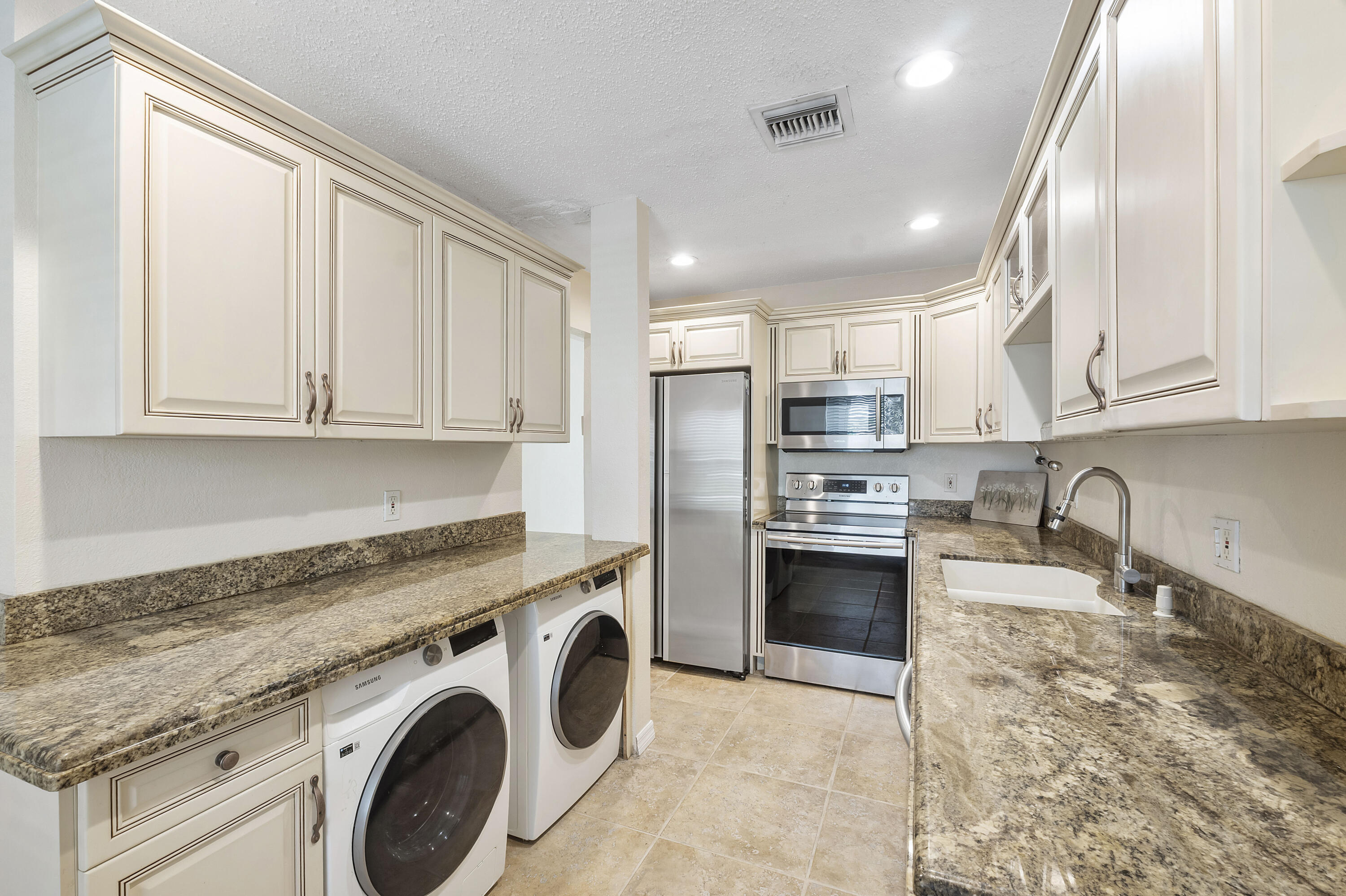 2BR – Condominium at 1020 Citrus Way #101